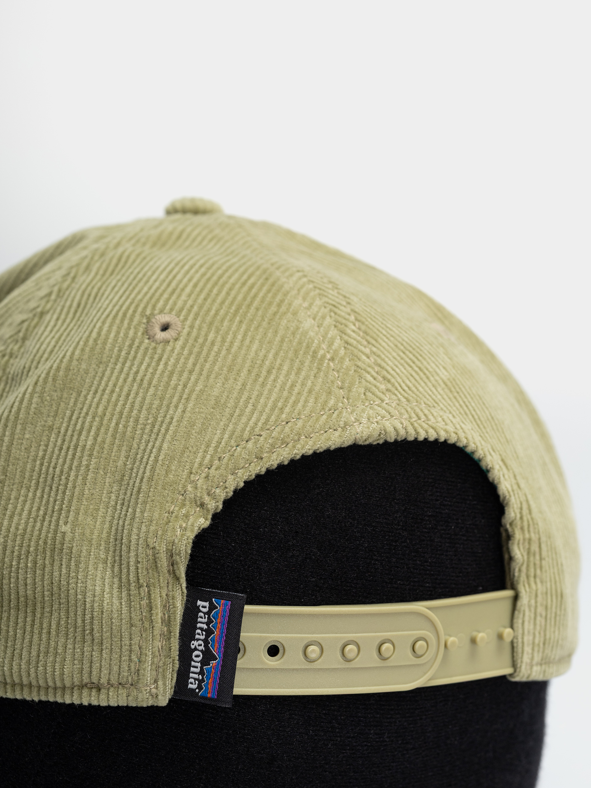 Шапка с козирка Patagonia Corduroy (95 oval logo/gumtree green)