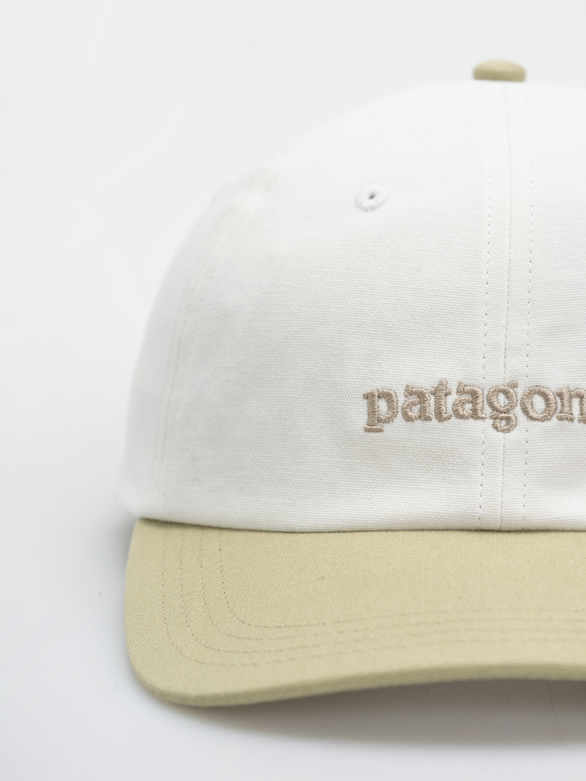 Шапка с козирка Patagonia Fitz Roy Icon Trad (text logo/birch white w/gumtree green)