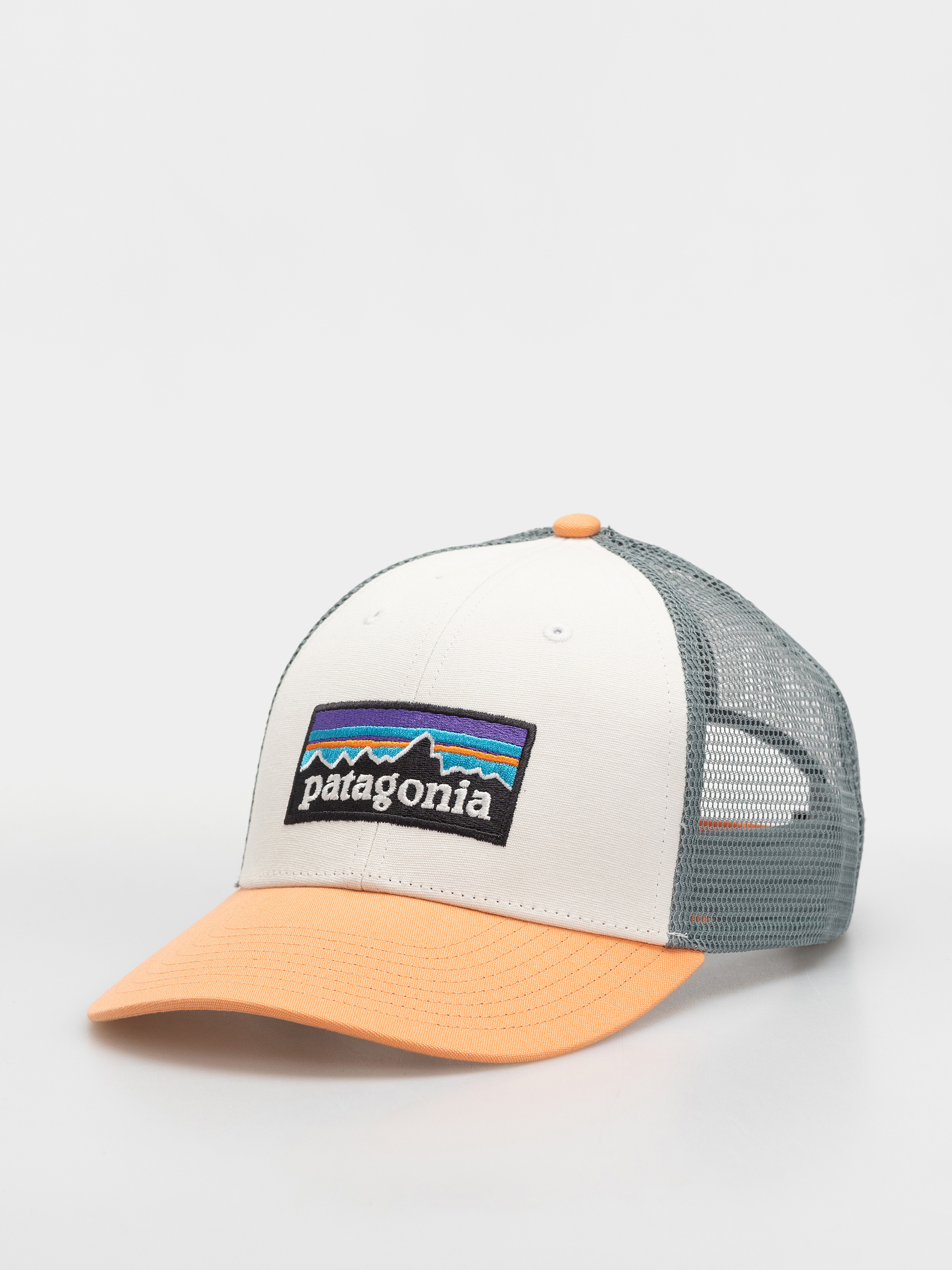 Шапка с козирка Patagonia P 6 Logo LoPro Trucker (white w/peach sherbet)