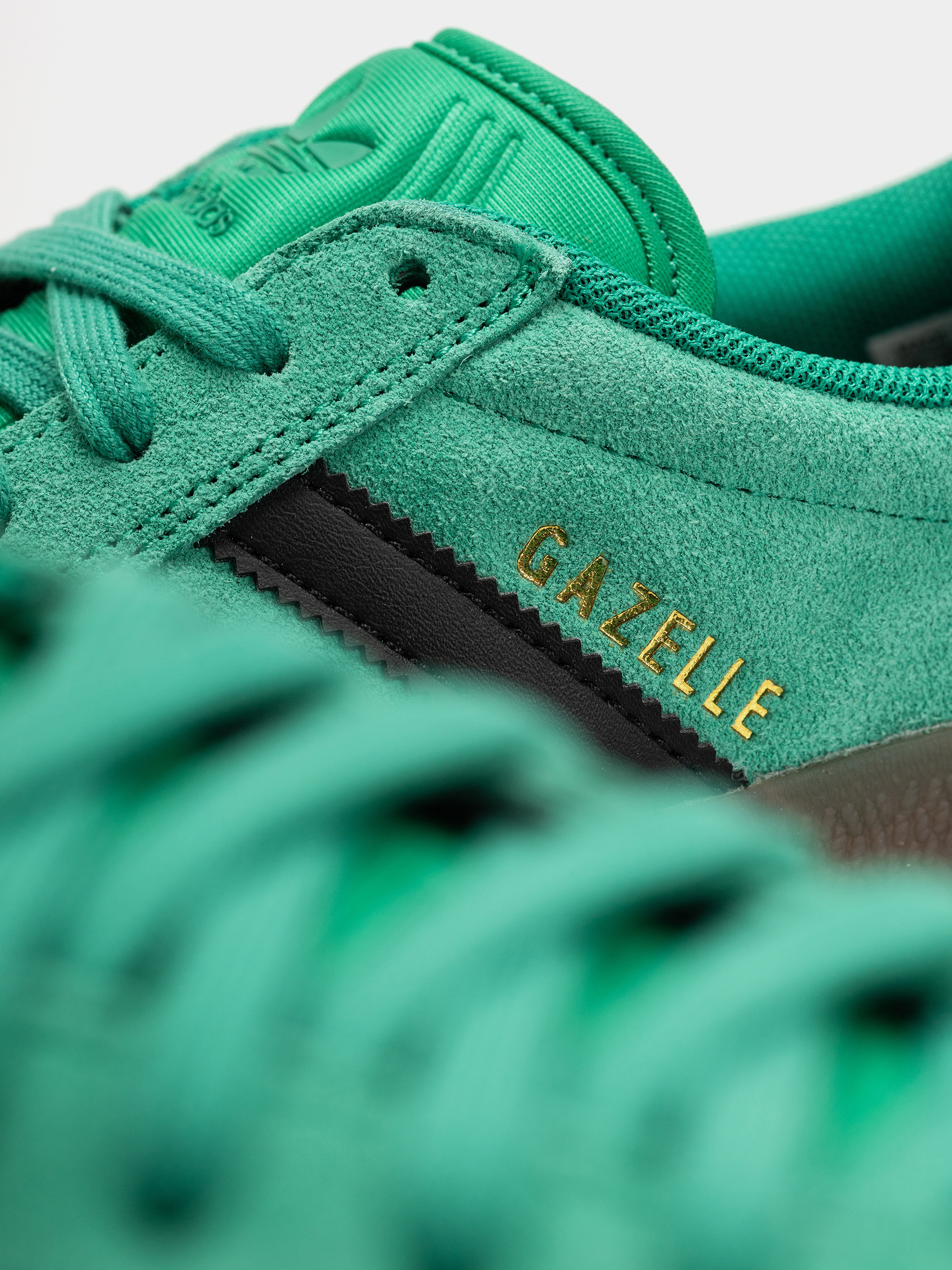 Обувки adidas Gazelle Adv (cougrn/cblack/gum5)