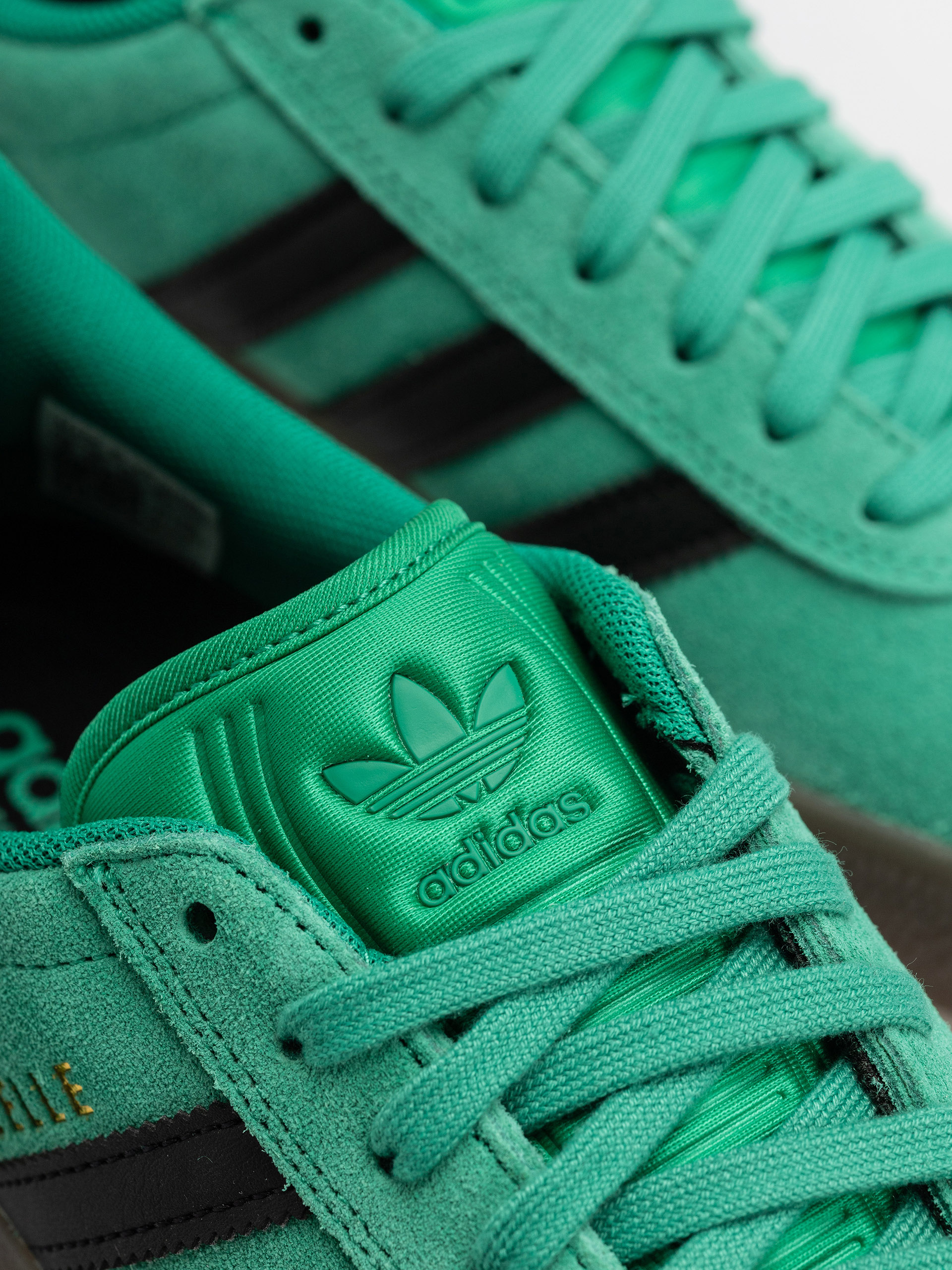 Обувки adidas Gazelle Adv (cougrn/cblack/gum5)
