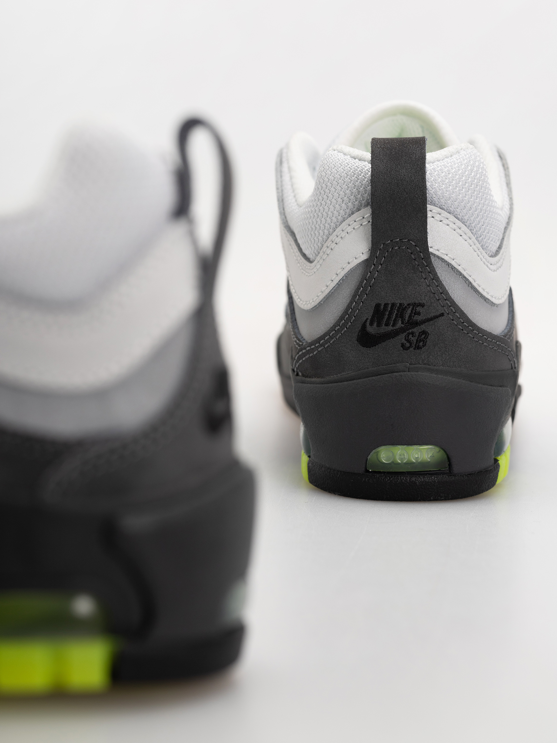 Обувки Nike SB Air Max Ishod (black/neon yellow anthracite lt graphite)