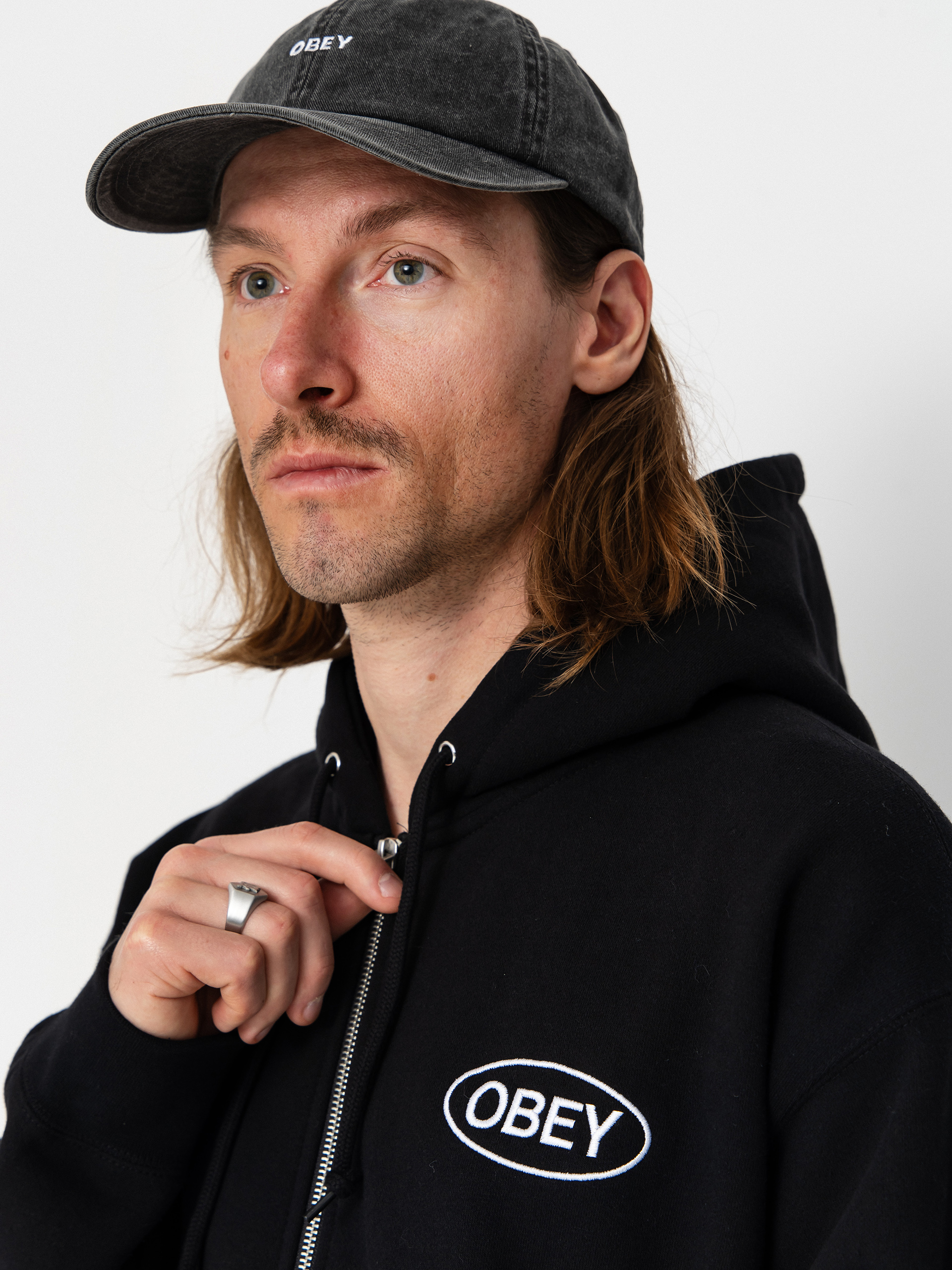 Суитшърт с качулка OBEY Oval ZHD (black)