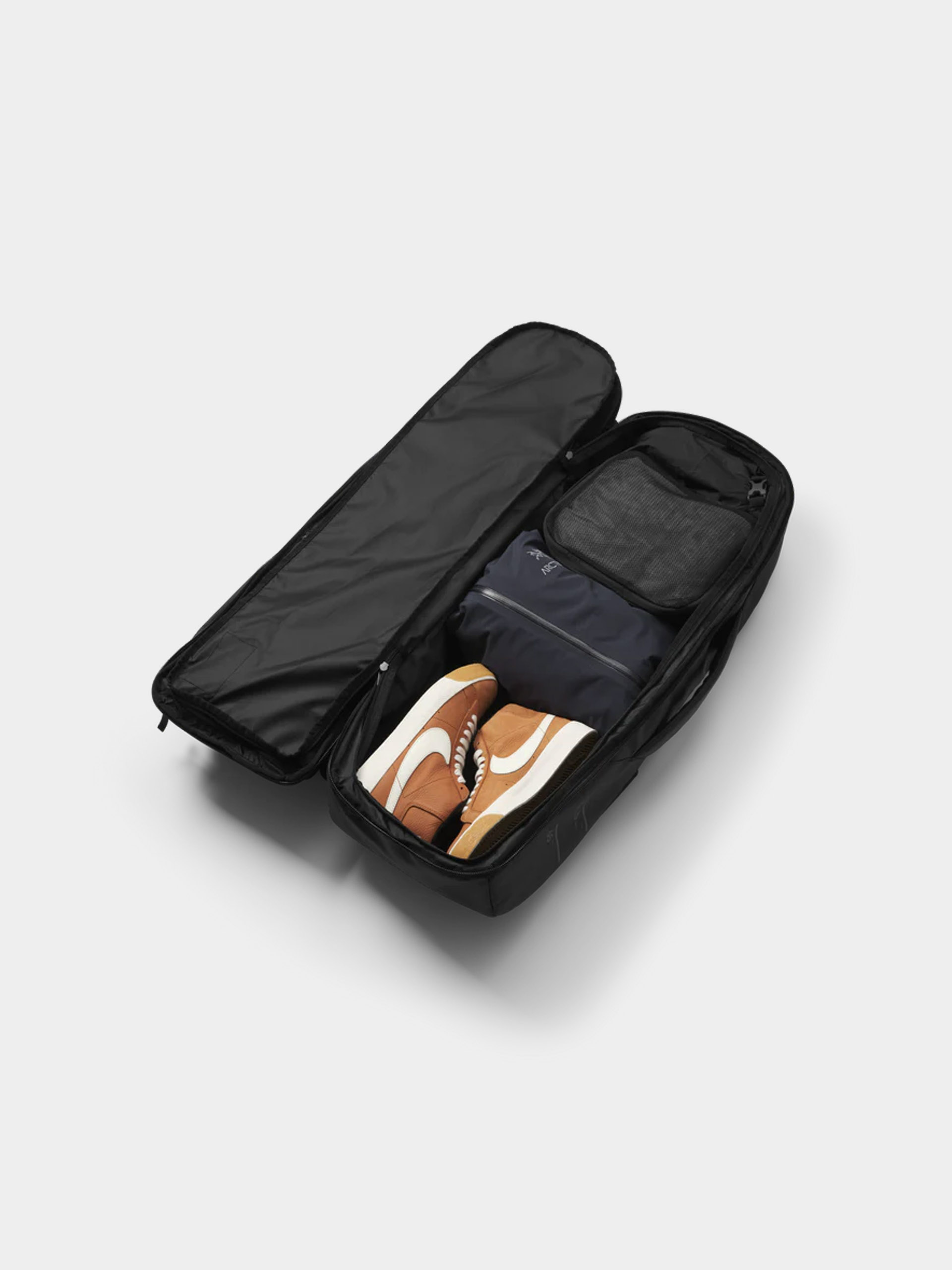 Раница Db Skateboarding Pro Travel Pack 65L (black out)
