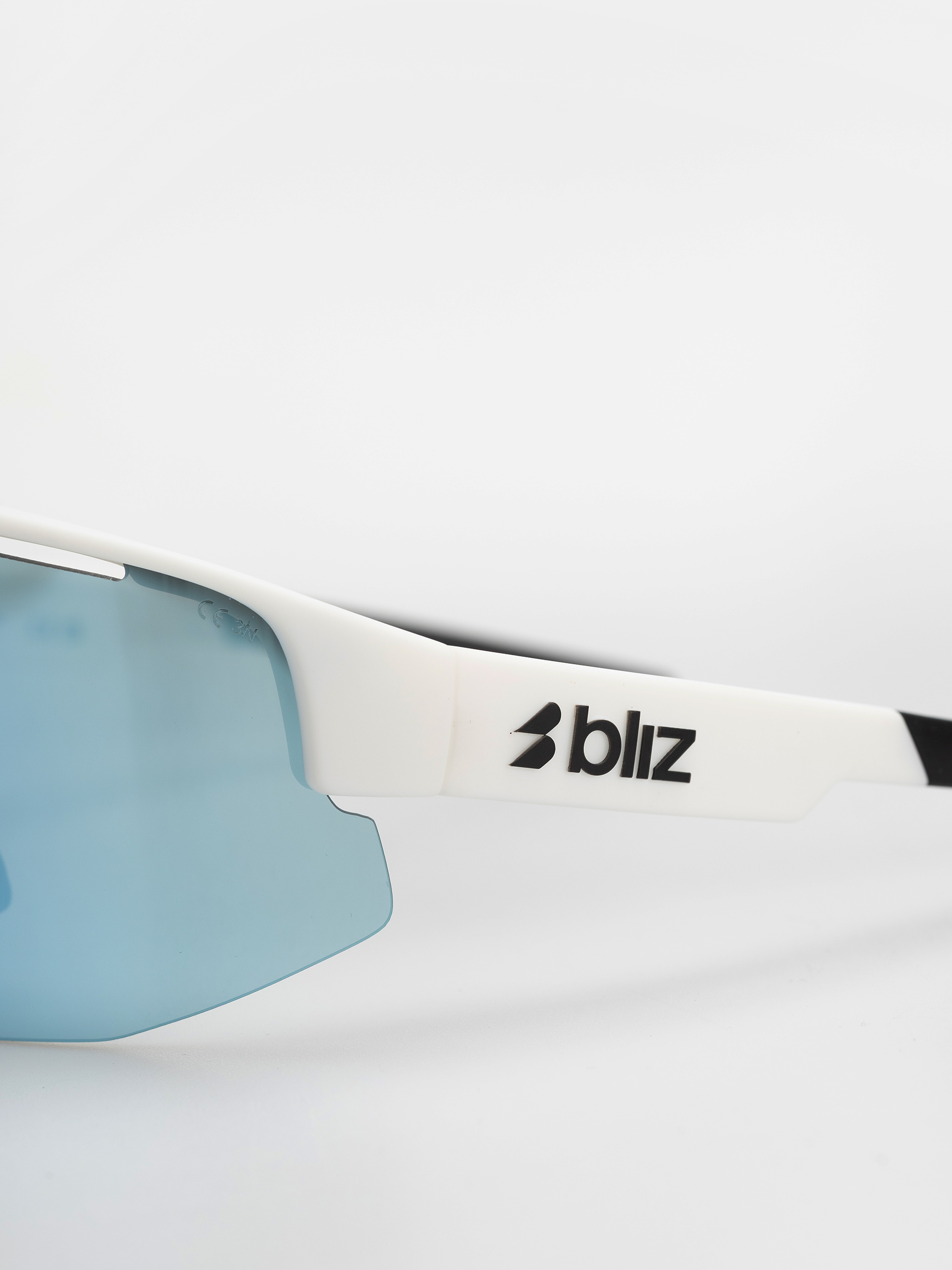 Слънчеви очила Bliz Matrix Small (matt white/smoke w blue multi)