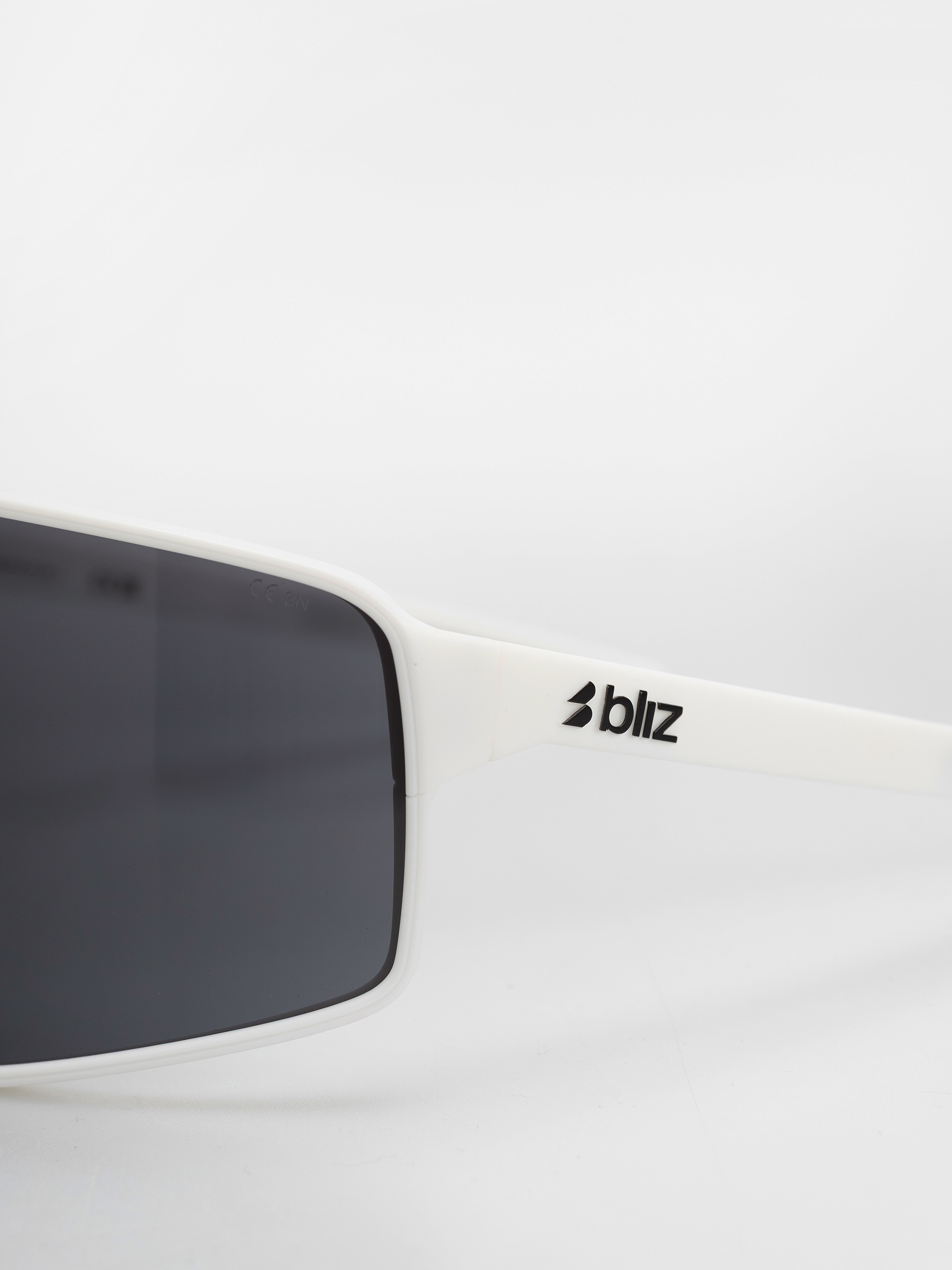 Слънчеви очила Bliz P001 (white/smoke)