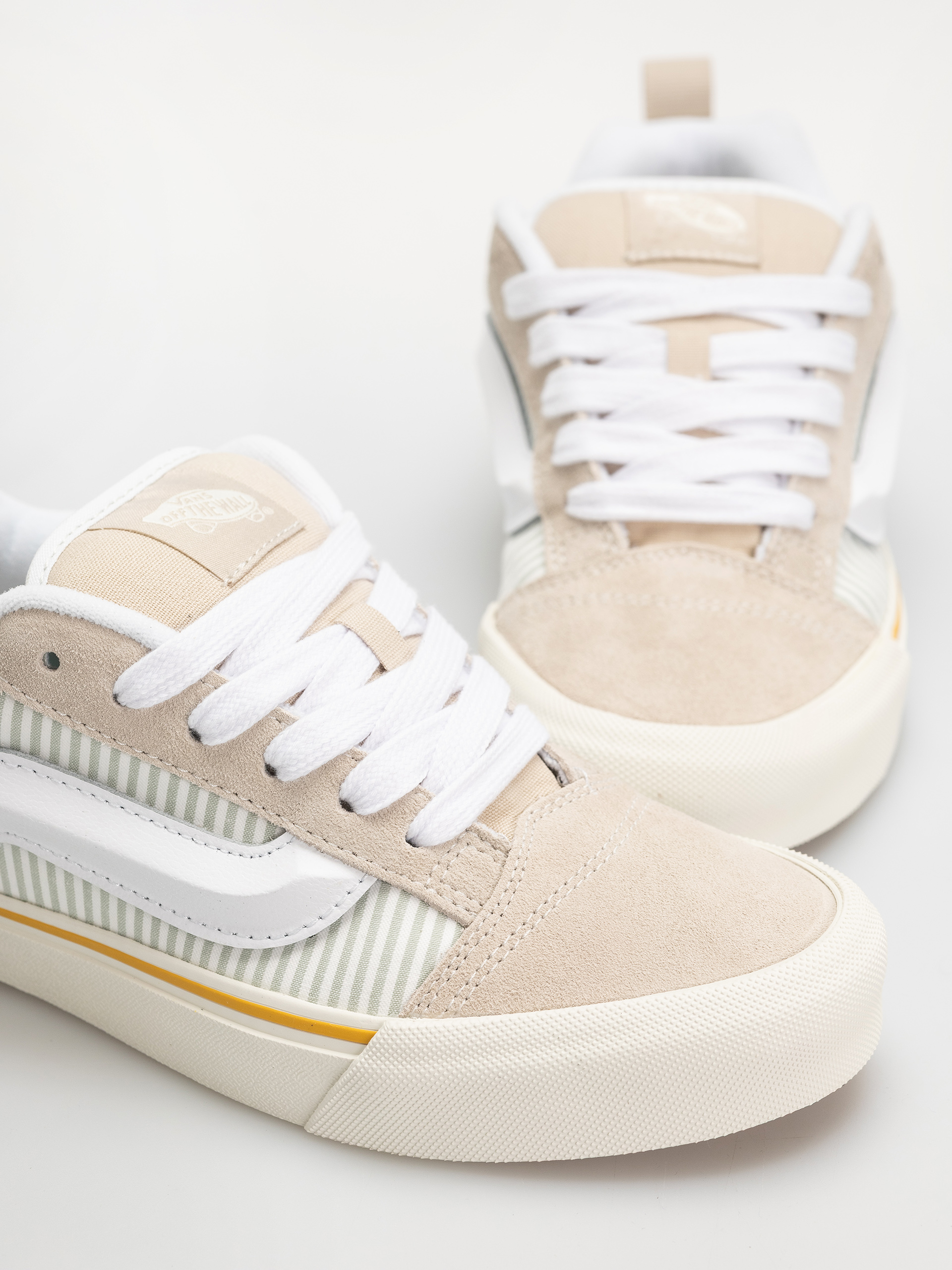 Обувки Vans Knu Skool (oatmeal)