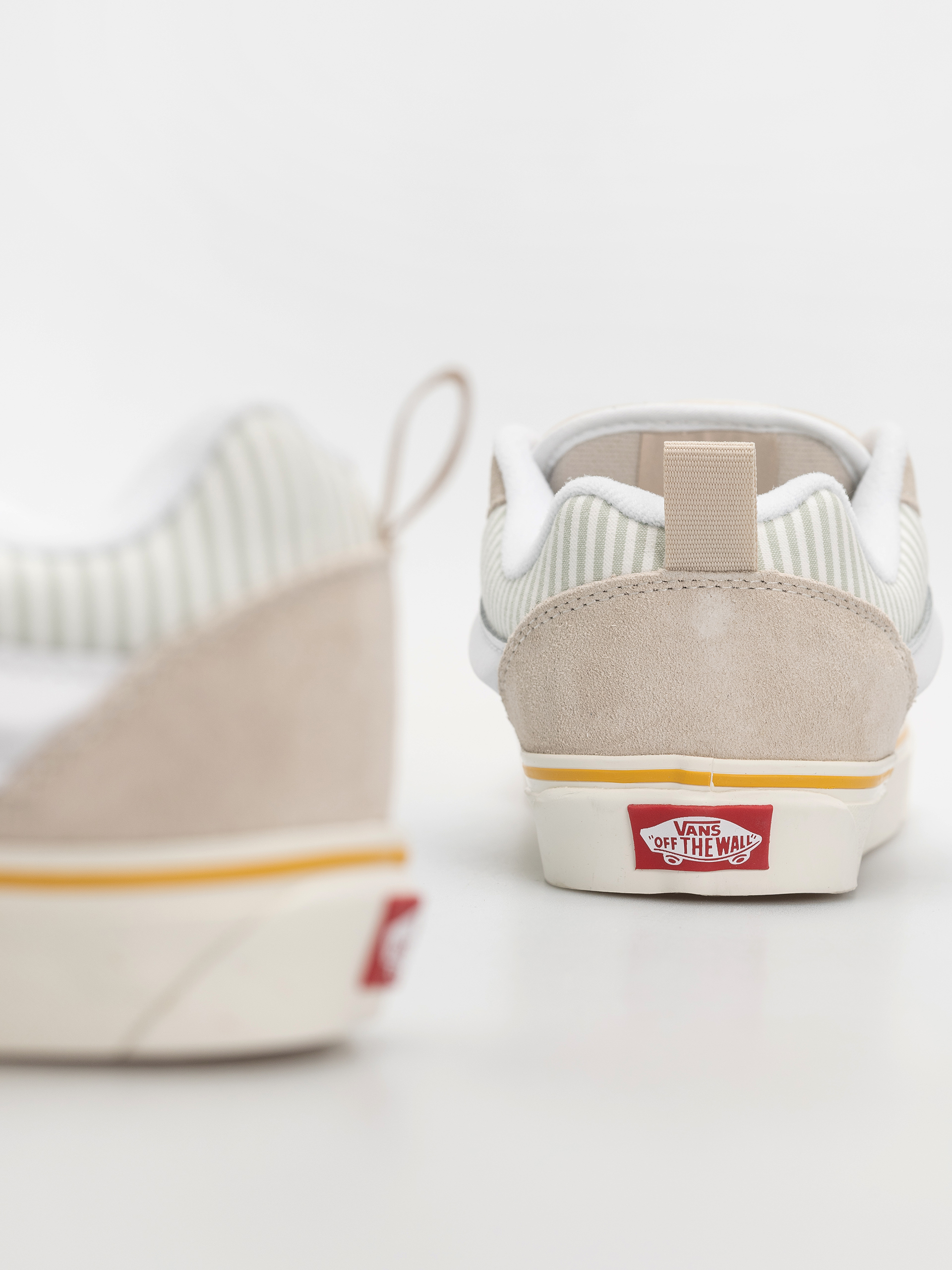 Обувки Vans Knu Skool (oatmeal)