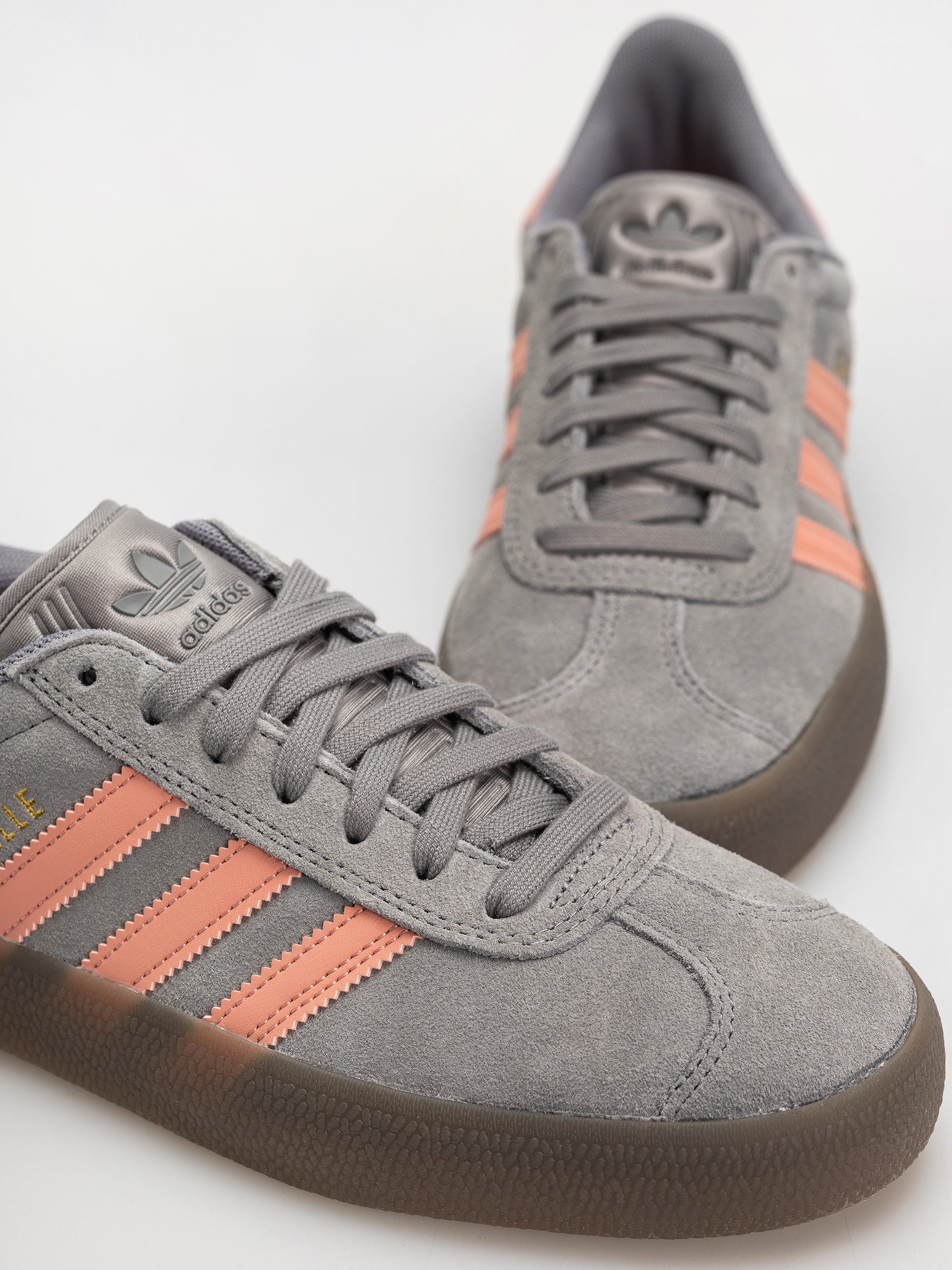 Обувки adidas Gazelle Adv (grethr/woncla/gum5)