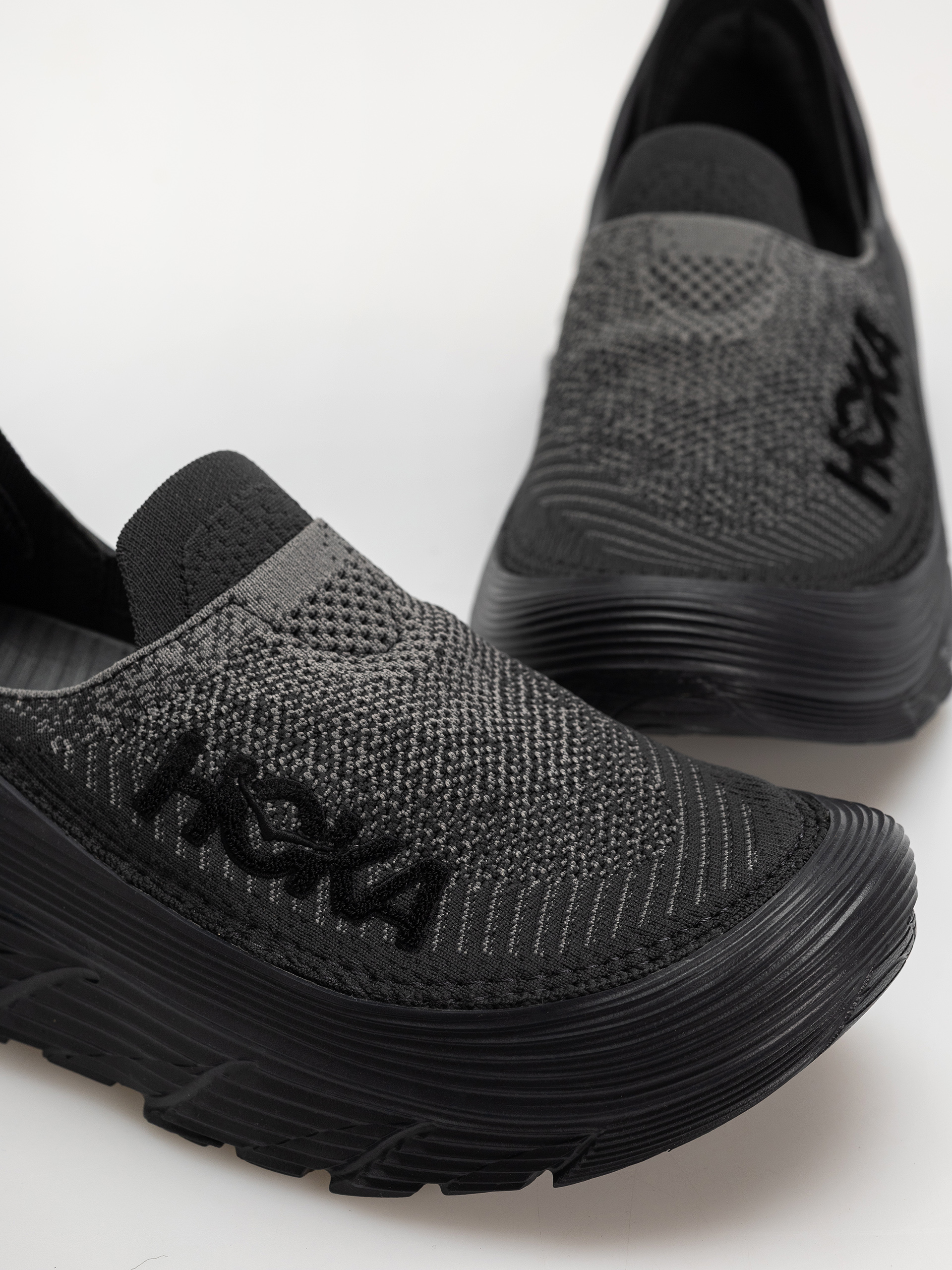 Обувки Hoka Restore TC (black/black)