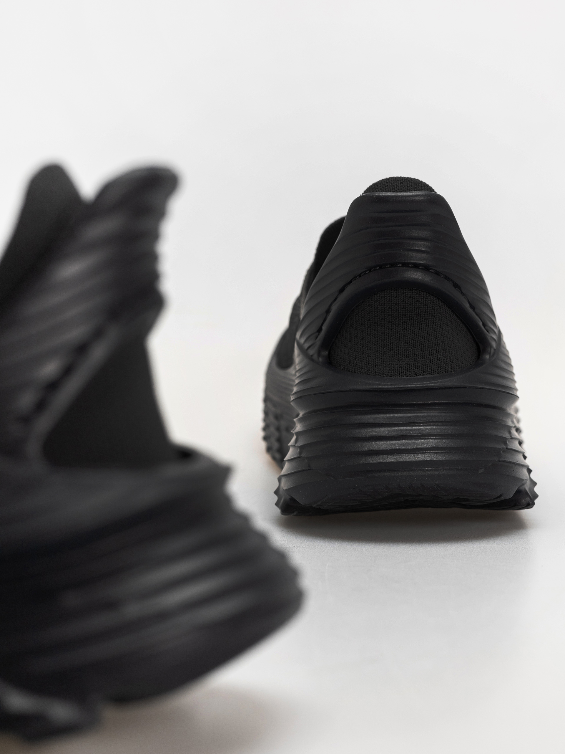 Обувки Hoka Restore TC (black/black)