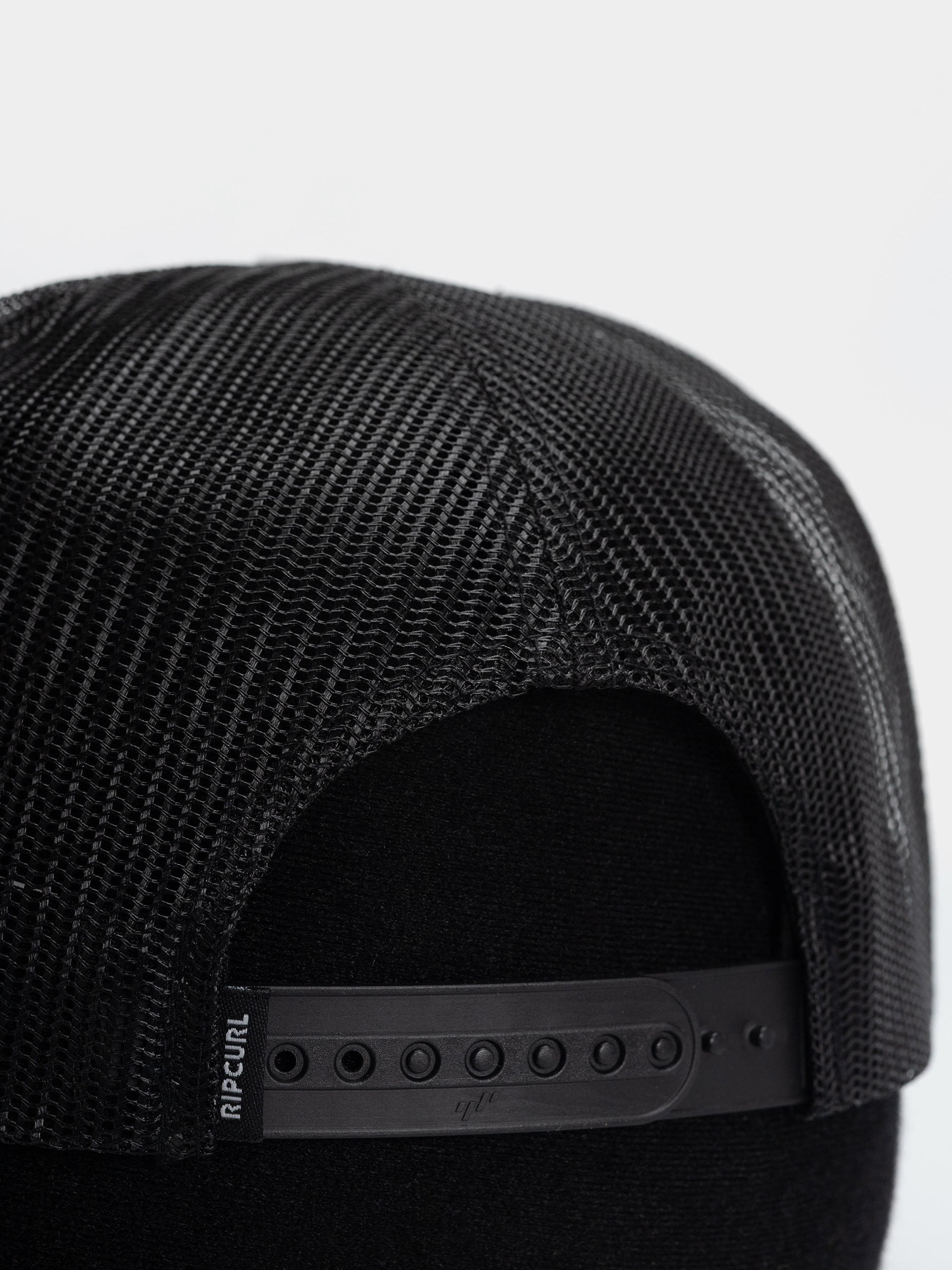 Шапка с козирка Rip Curl Wetsuit Icon Trucker (bone)