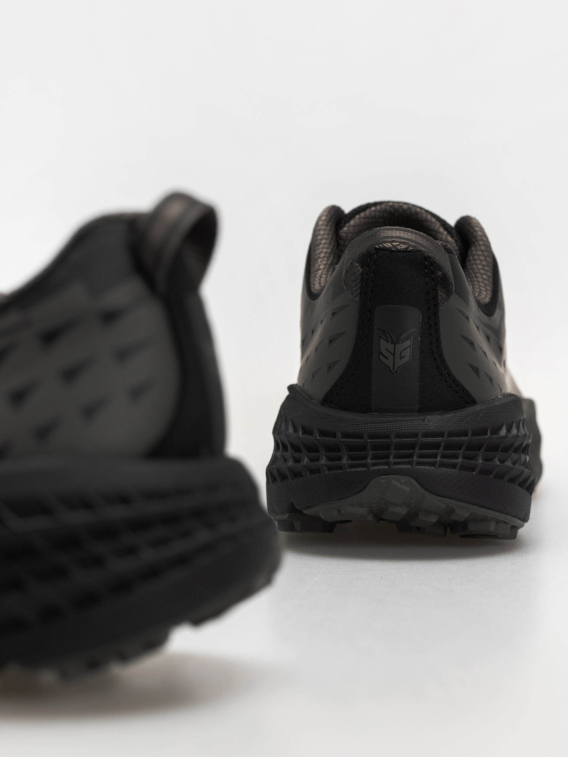 Обувки Hoka Speedgoat 2 (black/asphalt grey)