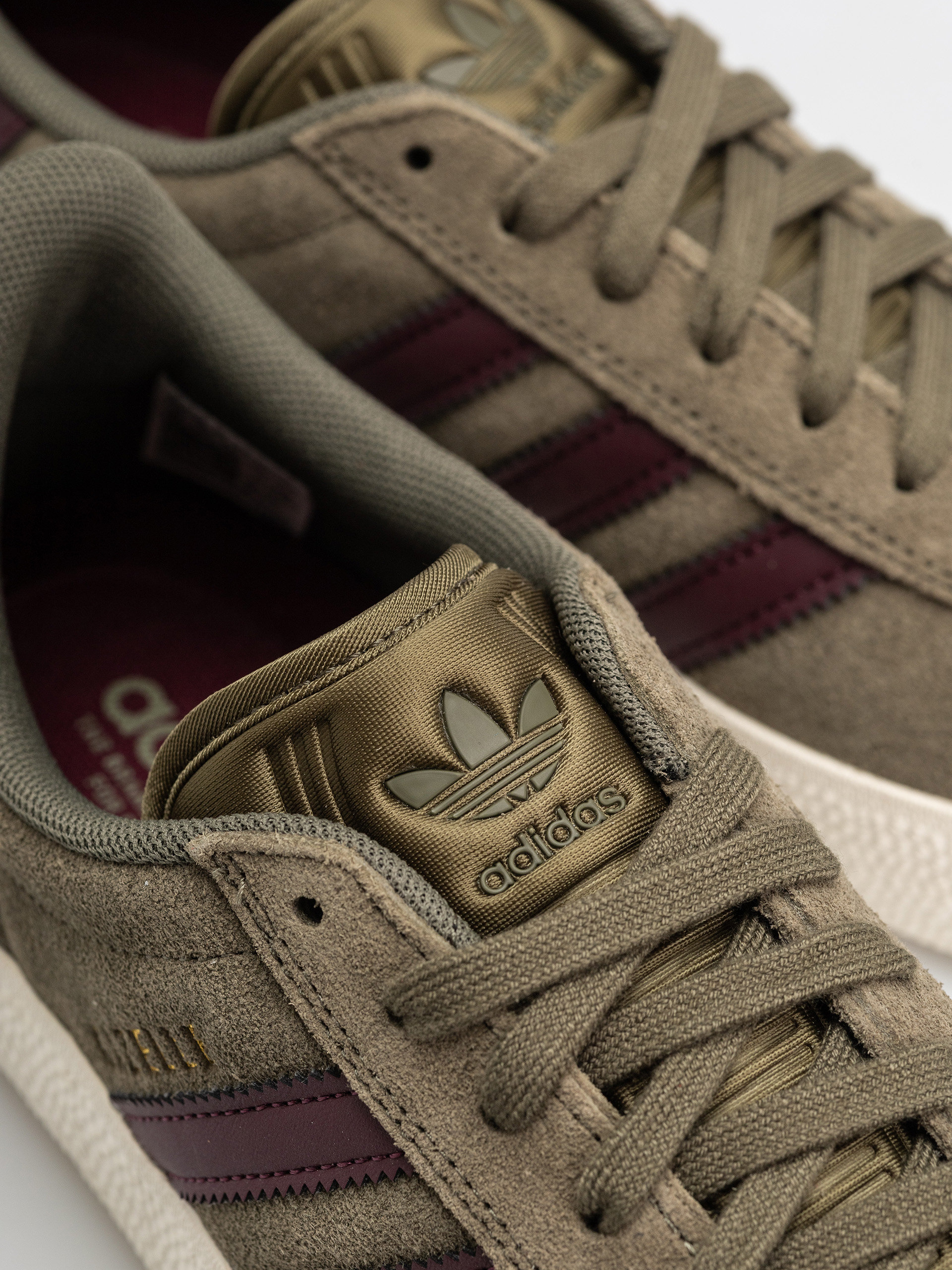 Обувки adidas Gazelle Adv (olistr/maroon/cwhite)