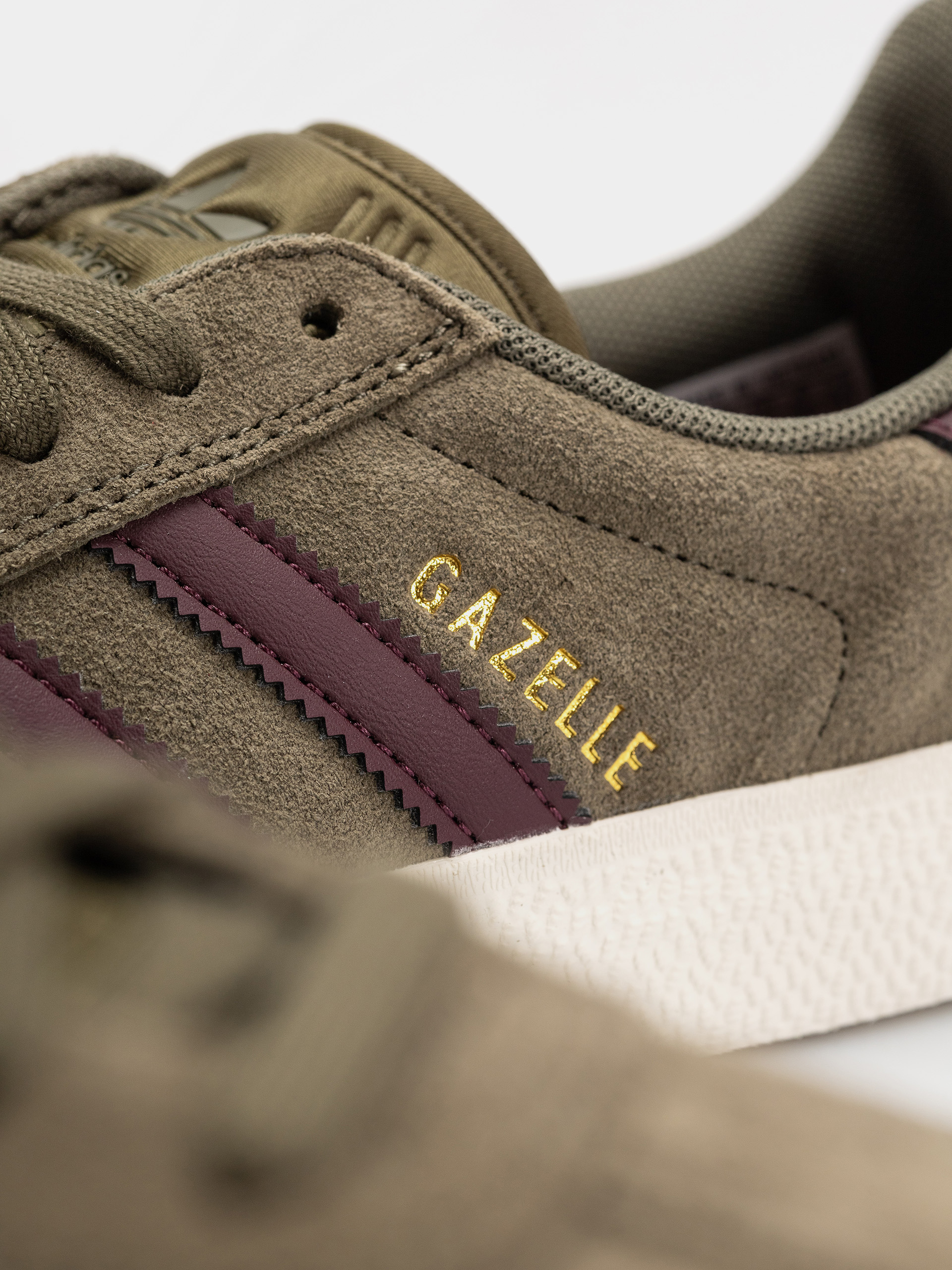 Обувки adidas Gazelle Adv (olistr/maroon/cwhite)