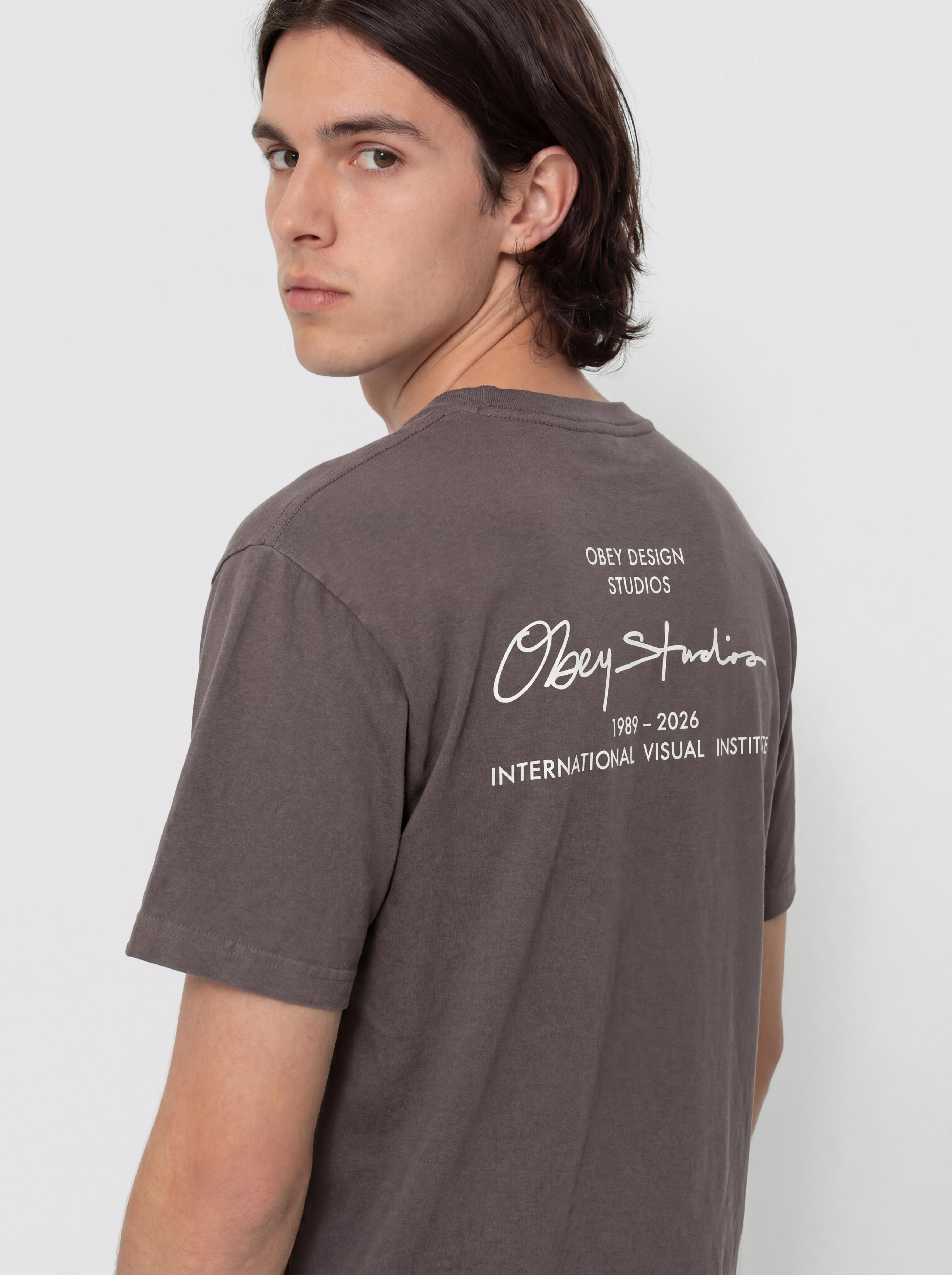 Тениска OBEY Institute (pigment dusty black)