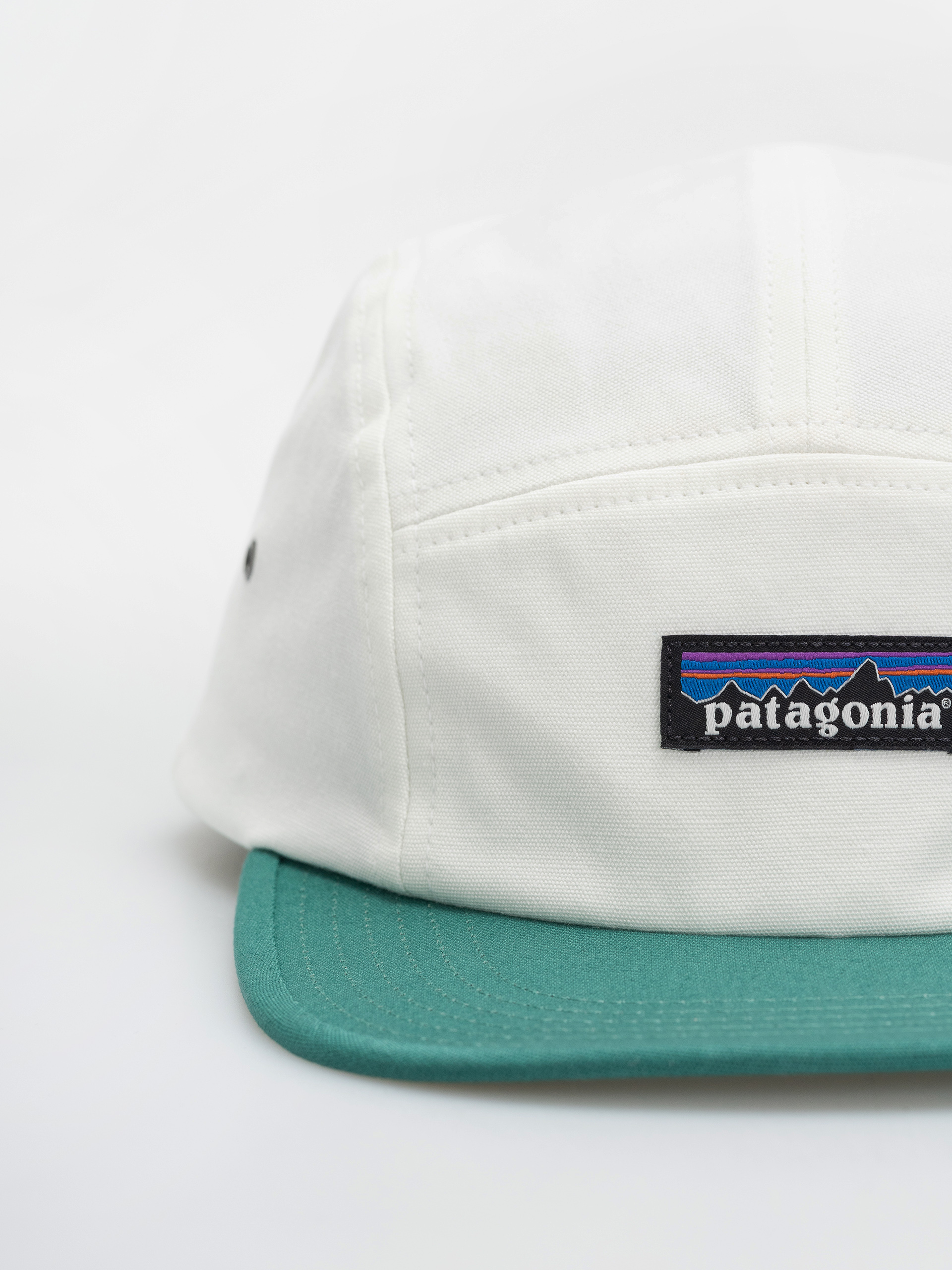 Шапка с козирка Patagonia Graphic Maclure (p 6 label/birch white)