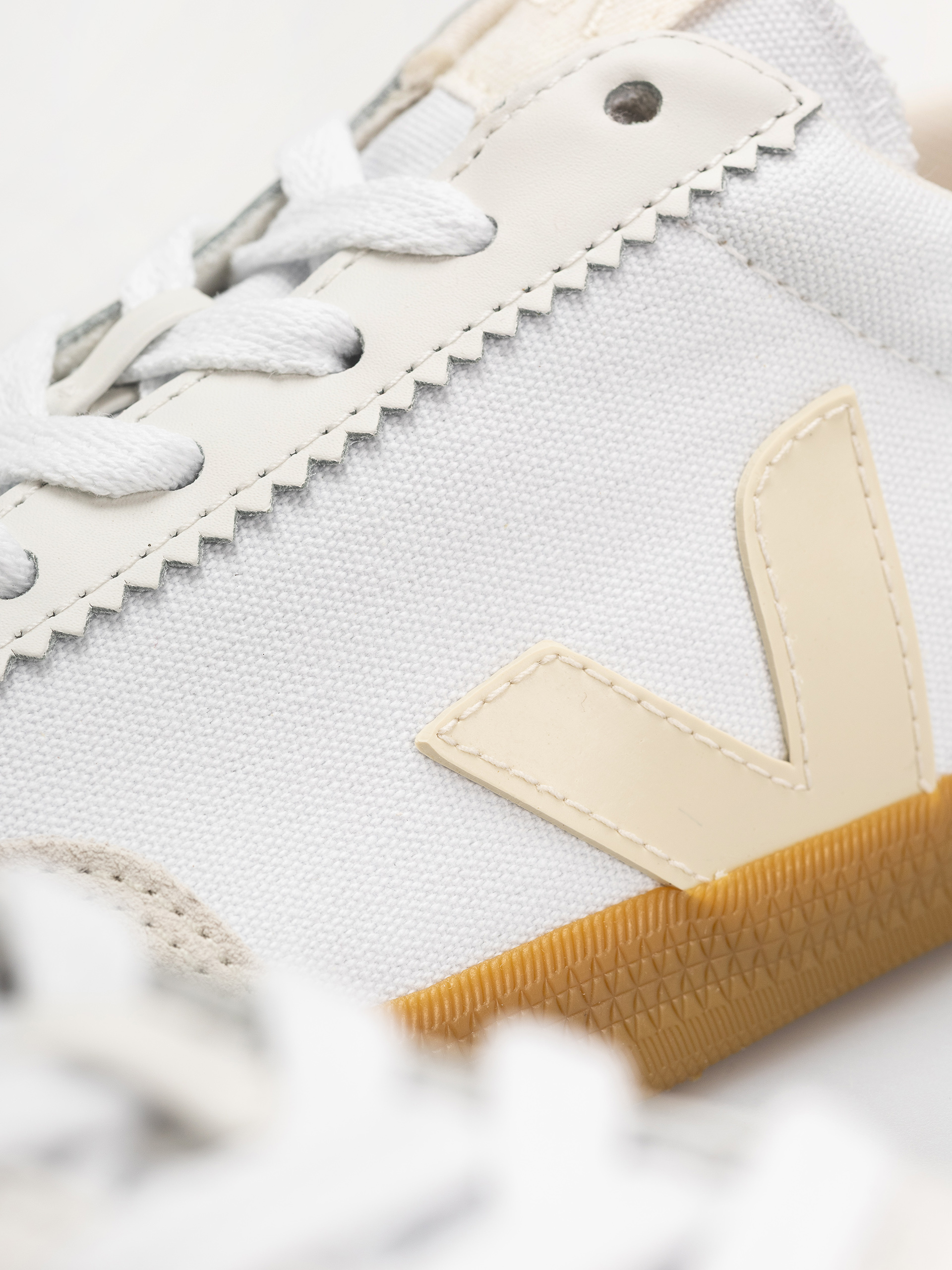 Обувки Veja Volley Wmn (white pierre natural)
