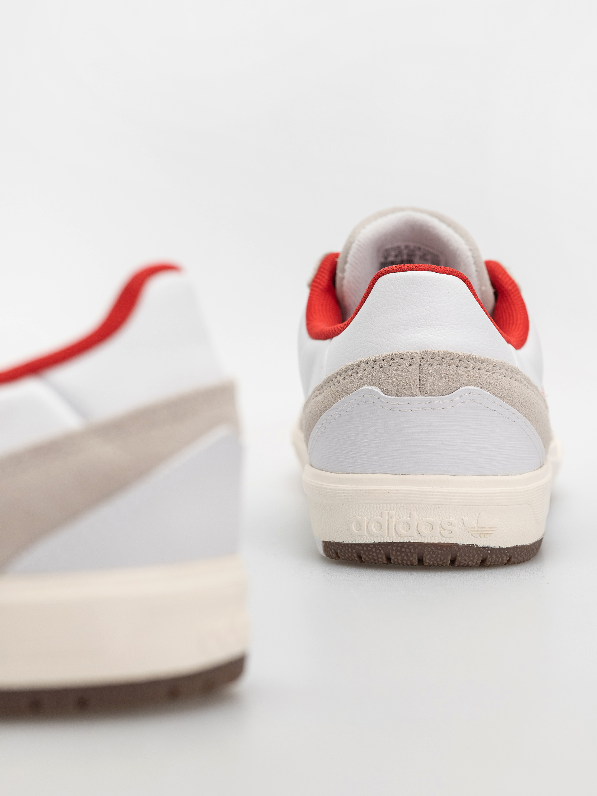 Обувки adidas Tyshawn II (ftwwht/betsca/cwhite)