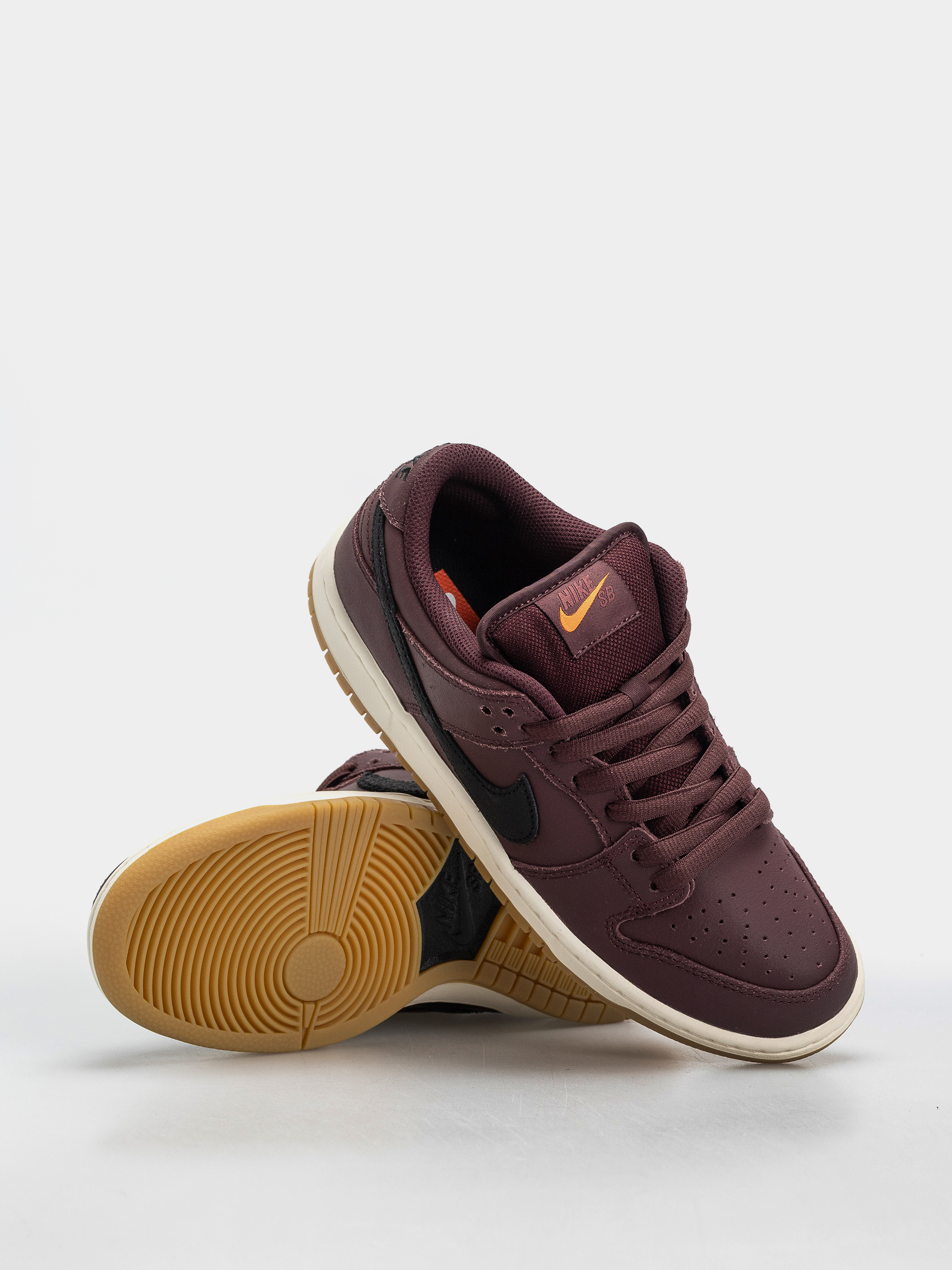 Обувки Nike SB Dunk Low Pro ISO (burgundy crush/black mystic dates sail)