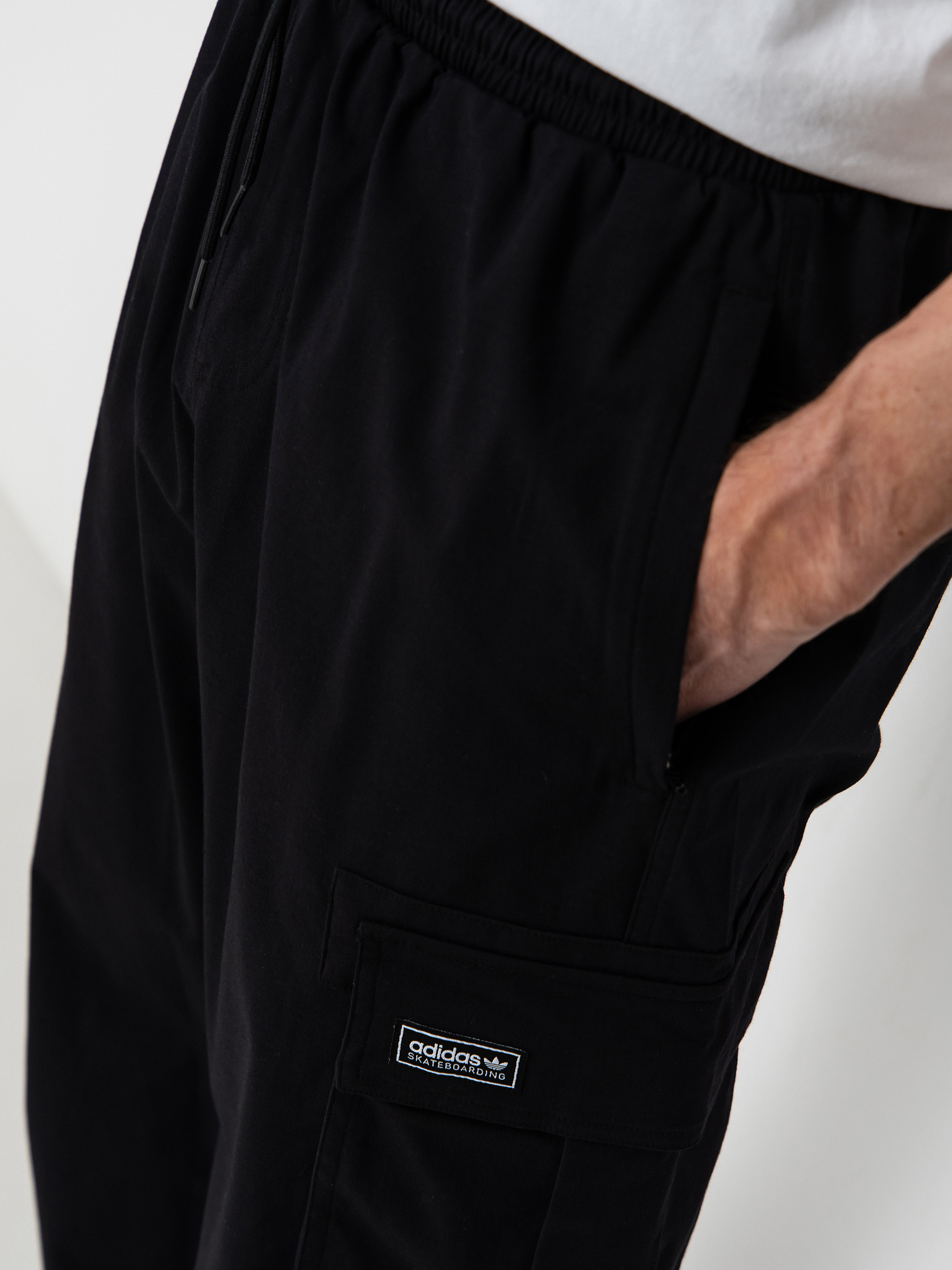 Панталони adidas Skt Cargo (black/black)