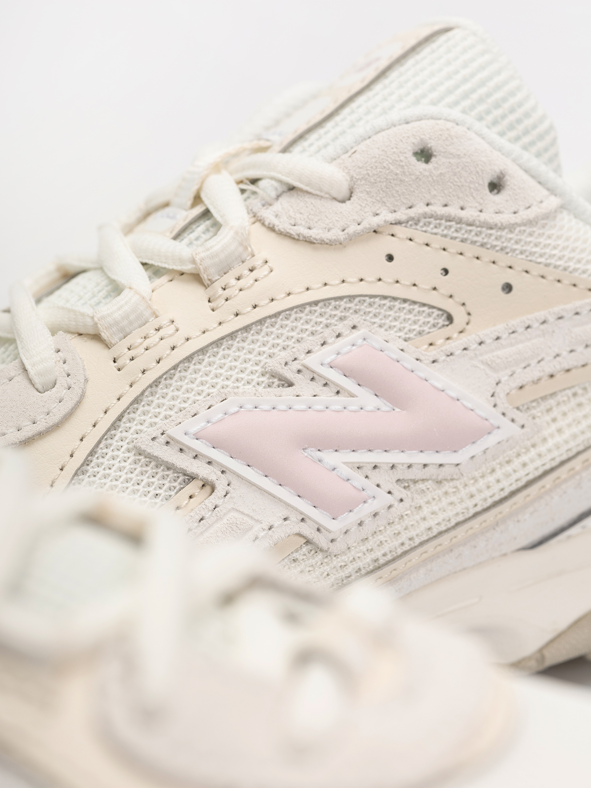 Обувки New Balance 204 (sea salt/stone pink)