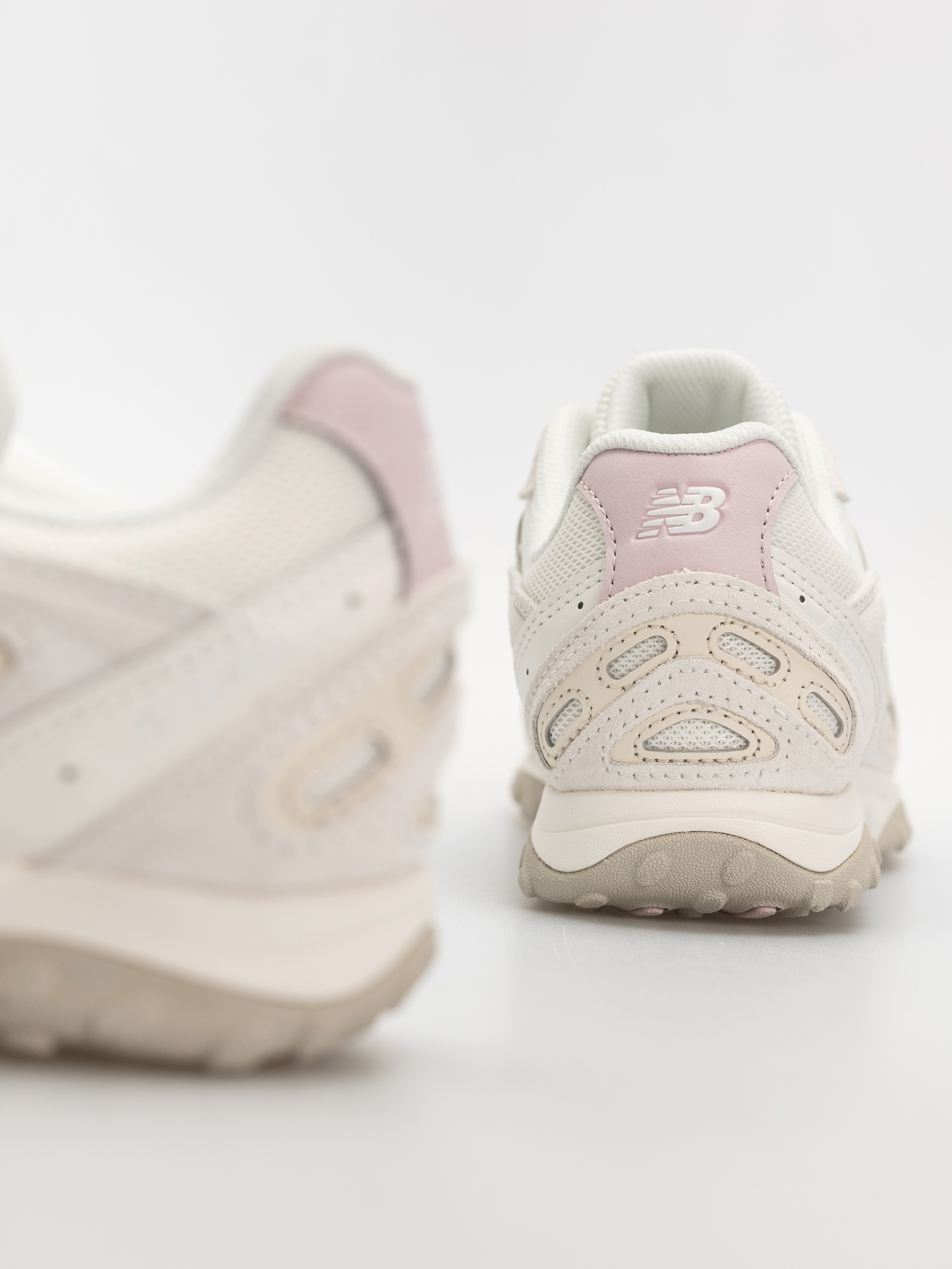 Обувки New Balance 204 (sea salt/stone pink)