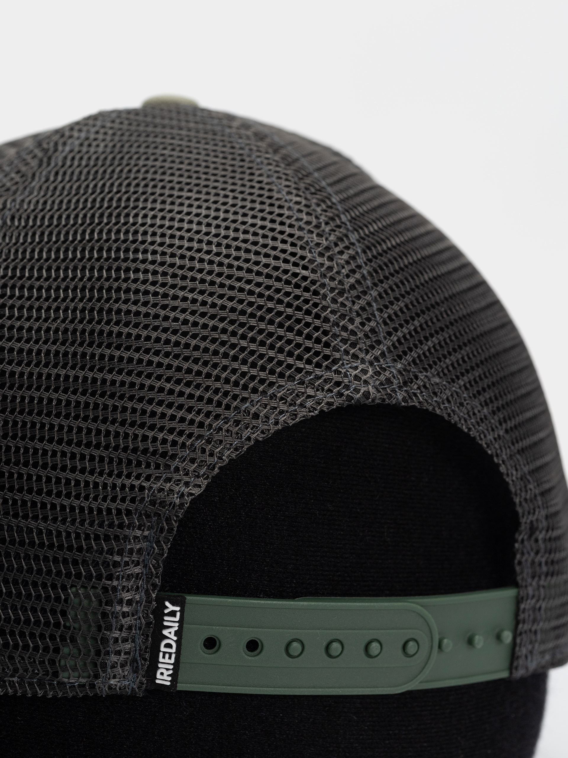 Шапка с козирка Iriedaily Stonefinger (olivegrey)