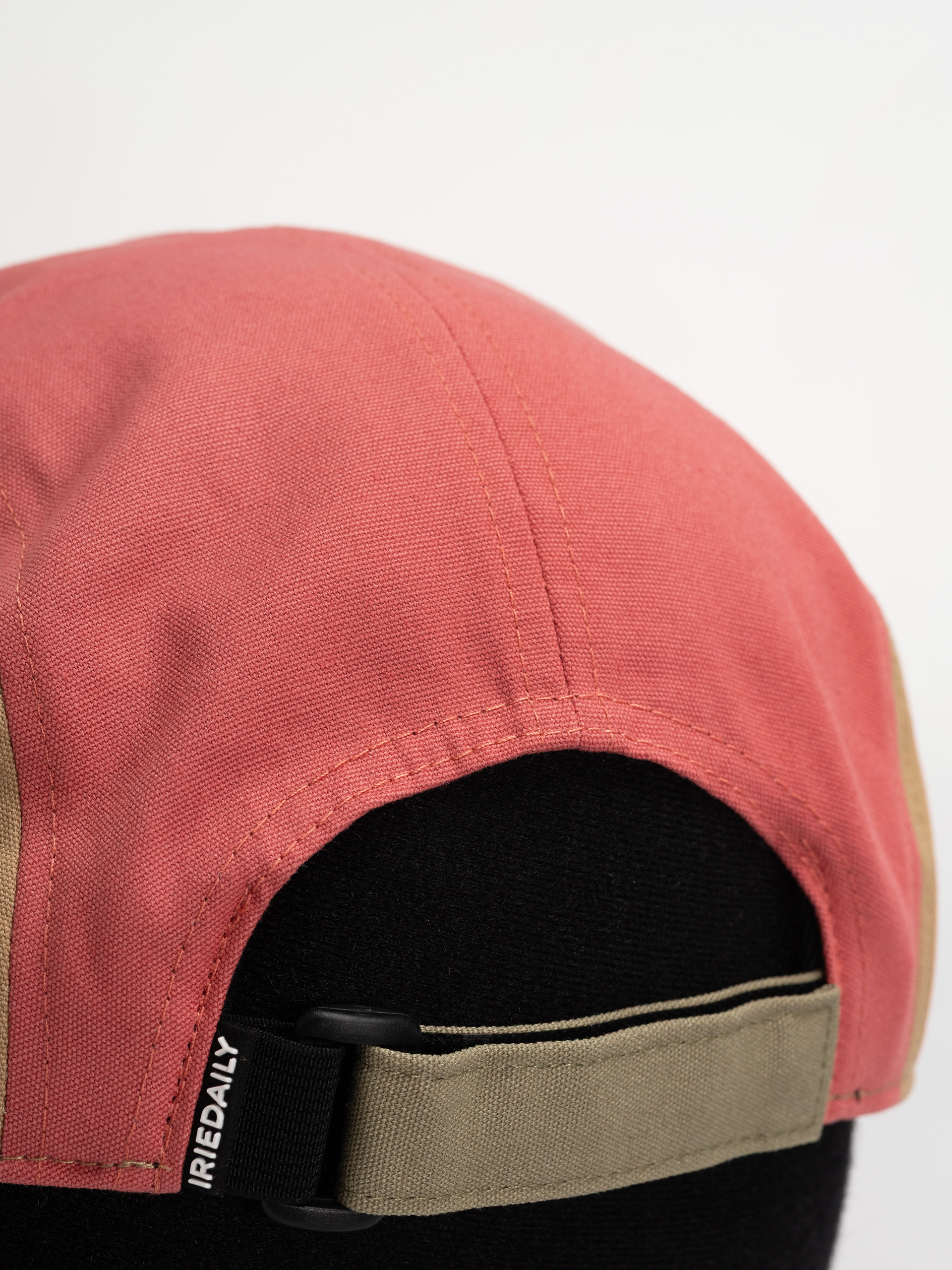 Шапка с козирка Iriedaily Millenio 5 Panel (olive red)