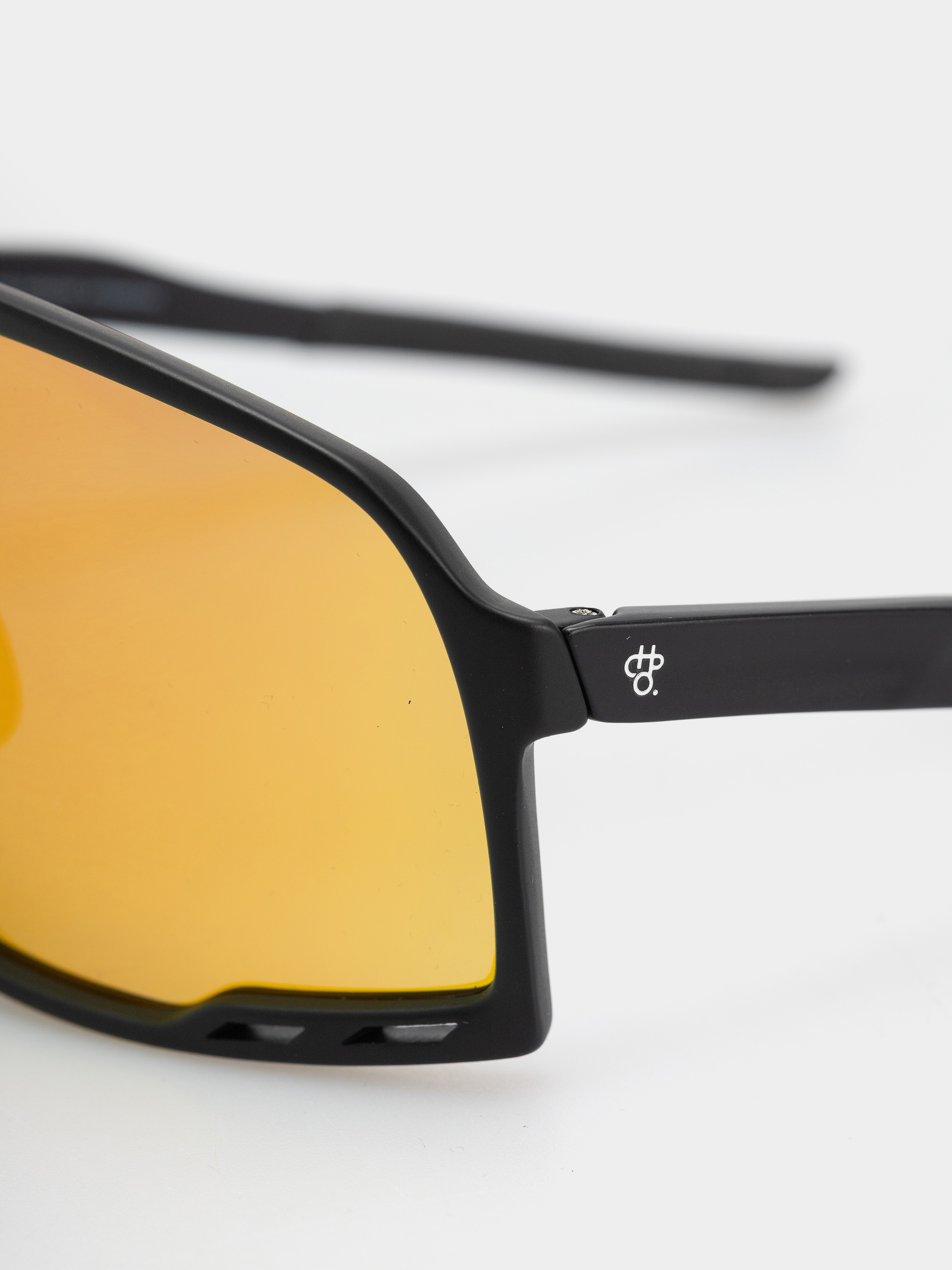 Слънчеви очила CHPO Henrik (matte black/red mirror)