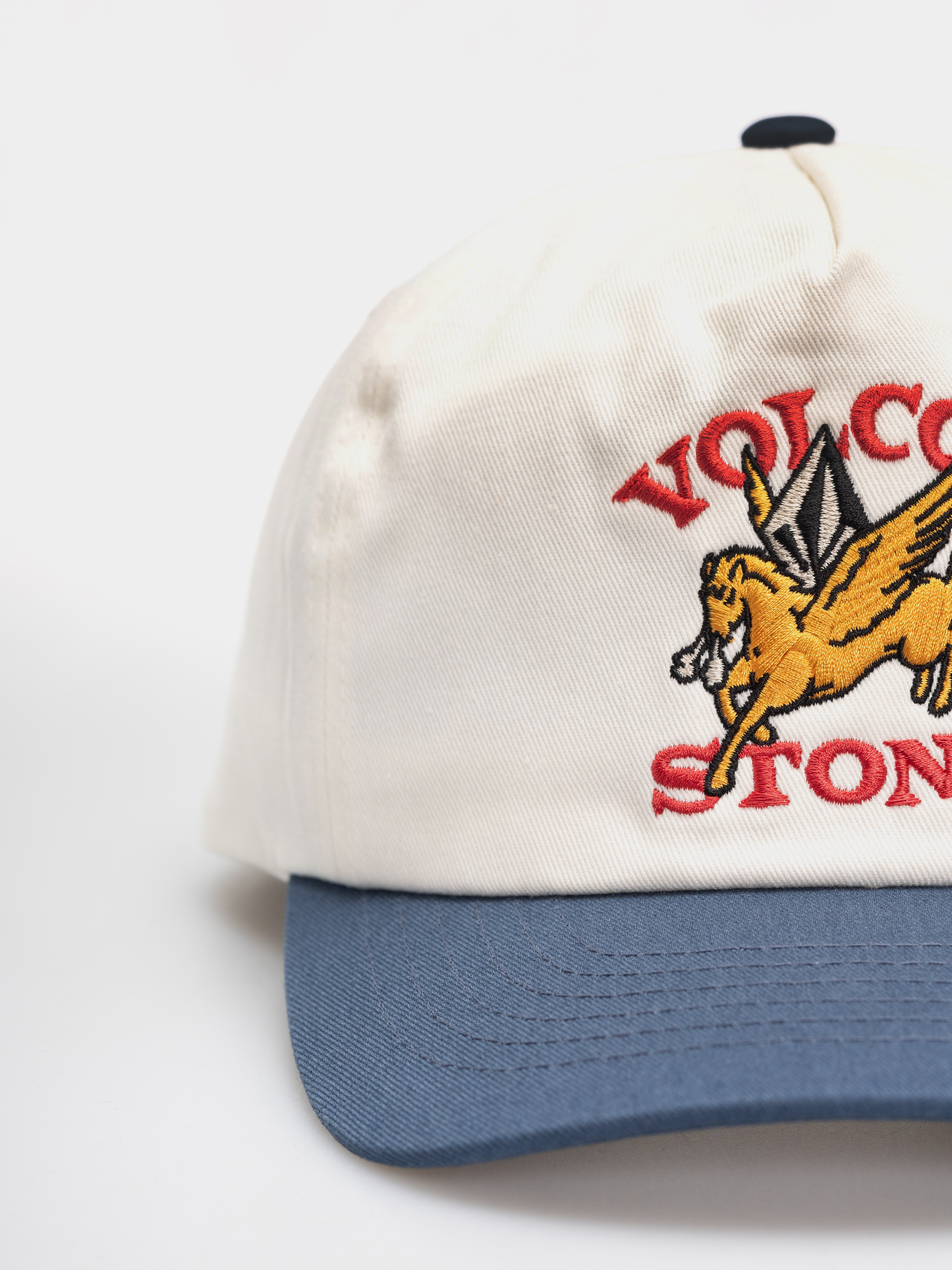 Шапка с козирка Volcom Petrolstone Adj (off white)