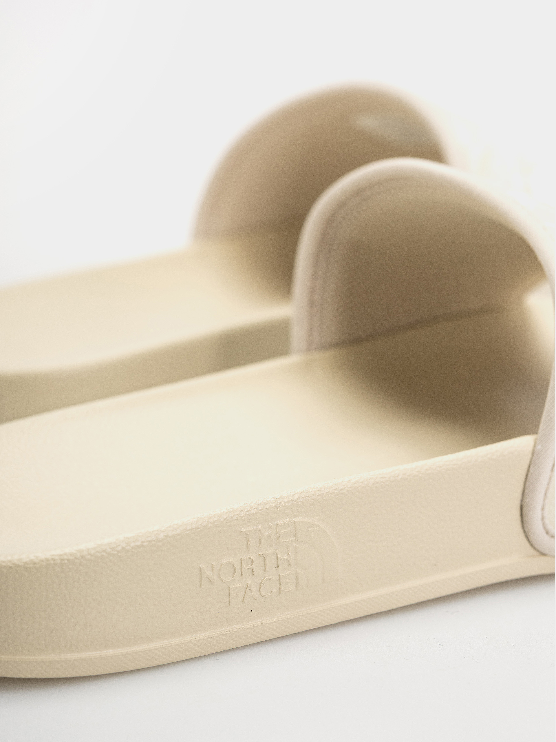 Чехли The North Face Base Camp III (desert stone/wh)