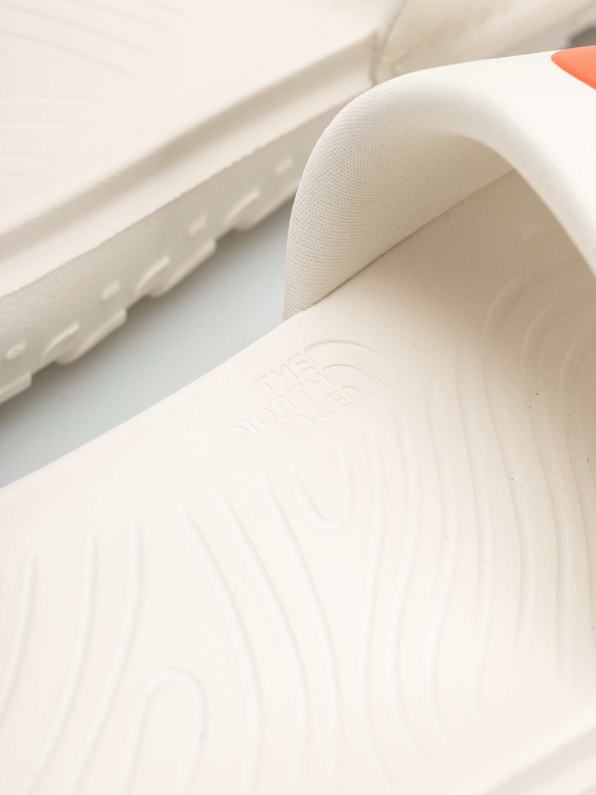 Чехли The North Face Never Stop Cush (white dune/lava)