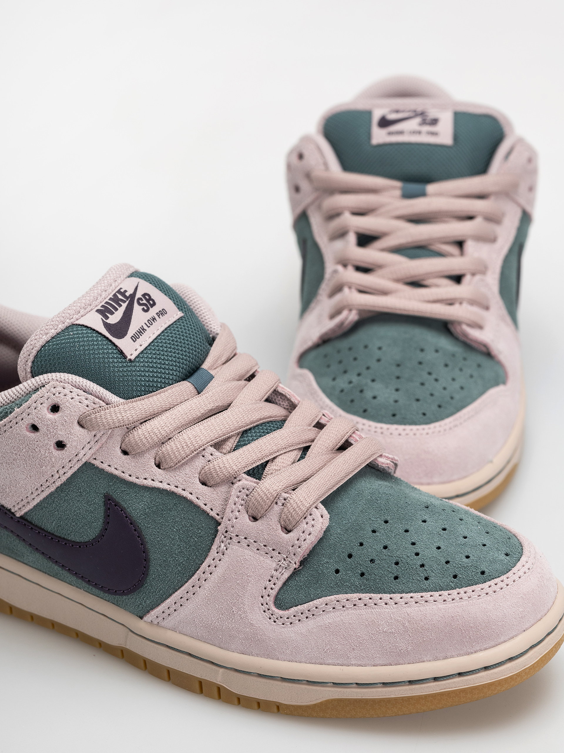 Обувки Nike SB Dunk Low Pro (mineral slate/dark raisin/particle rose)