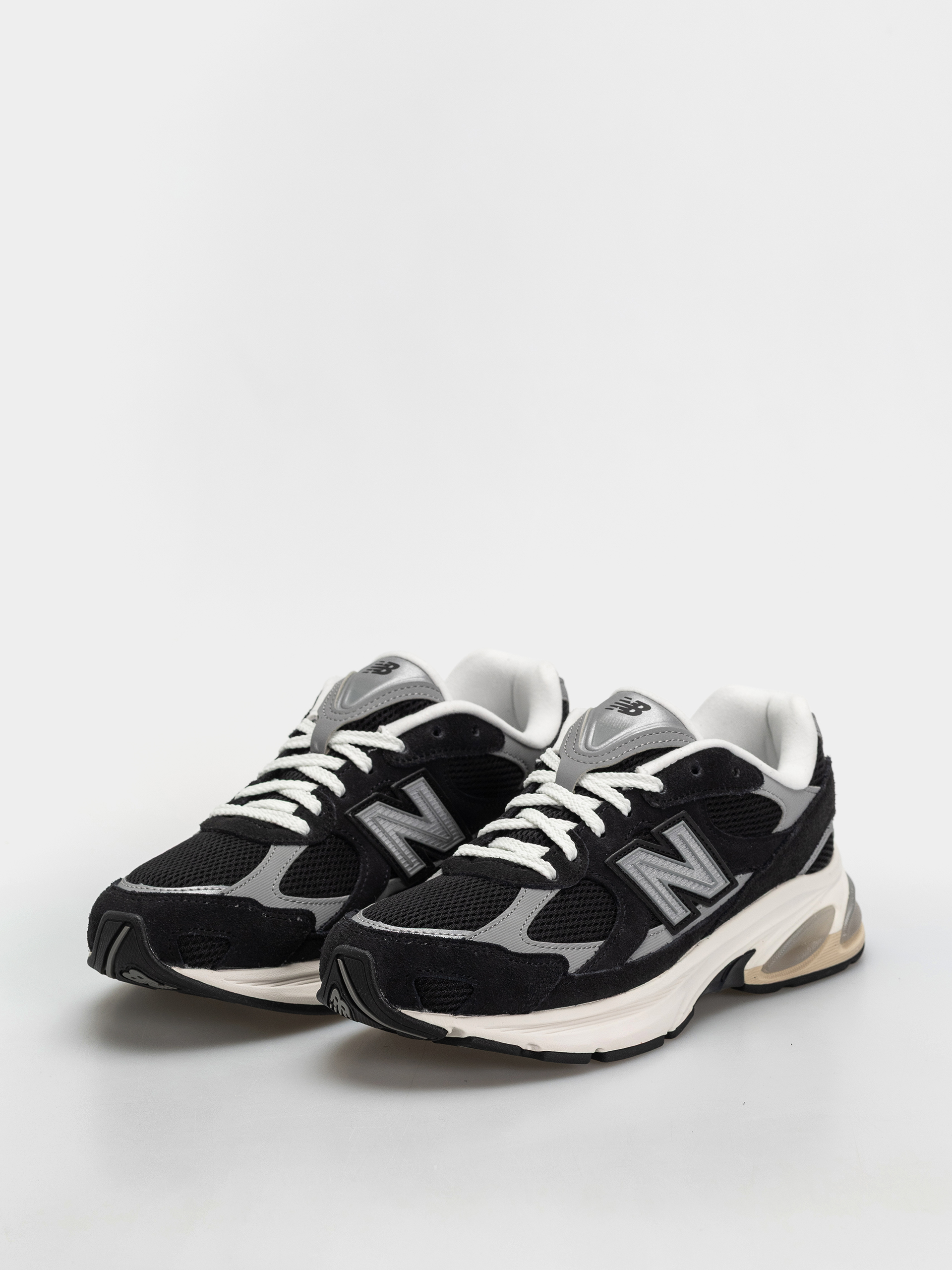 Обувки New Balance 2010 (black/shadow grey/sea salt)