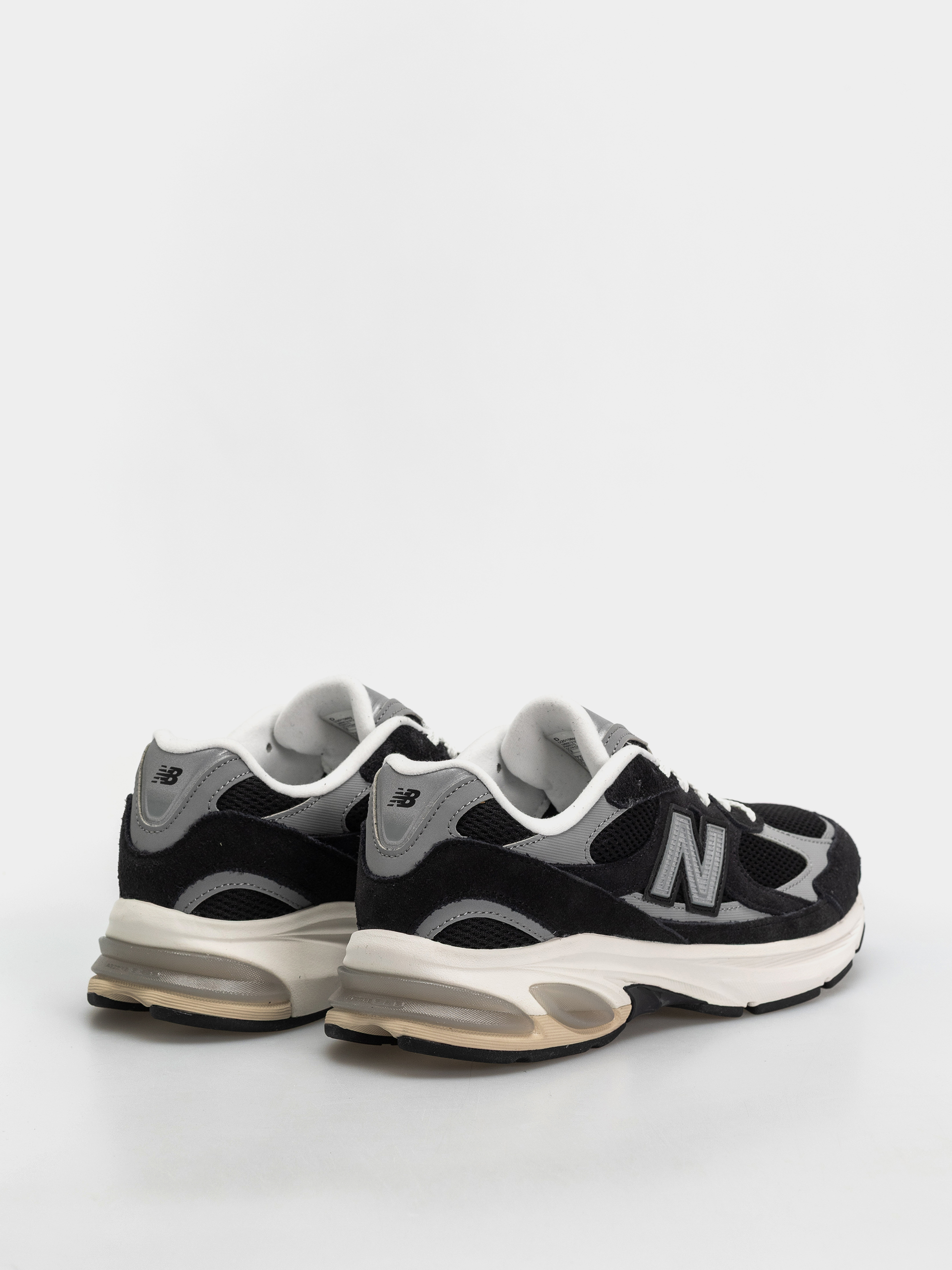 Обувки New Balance 2010 (black/shadow grey/sea salt)