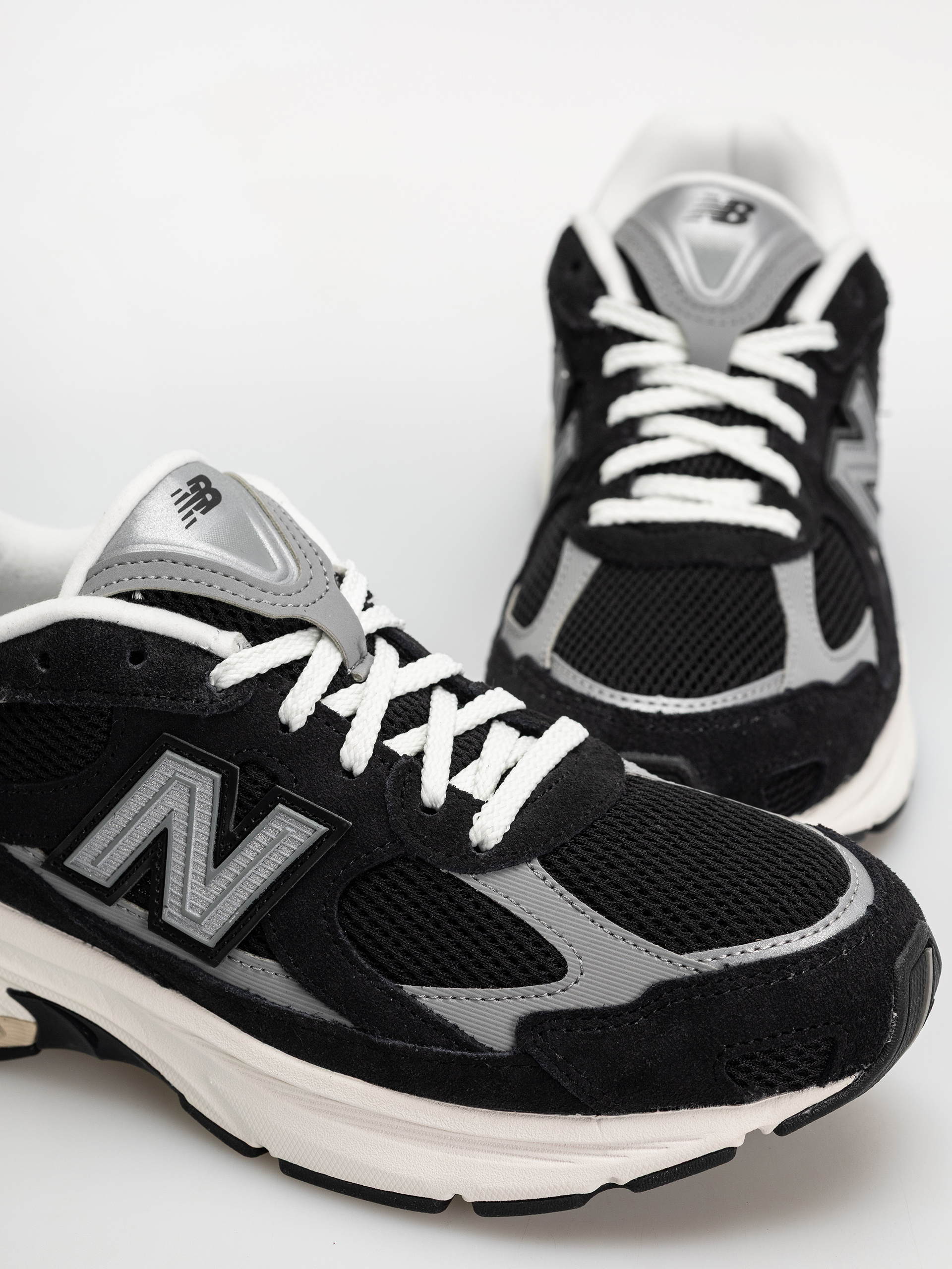Обувки New Balance 2010 (black/shadow grey/sea salt)