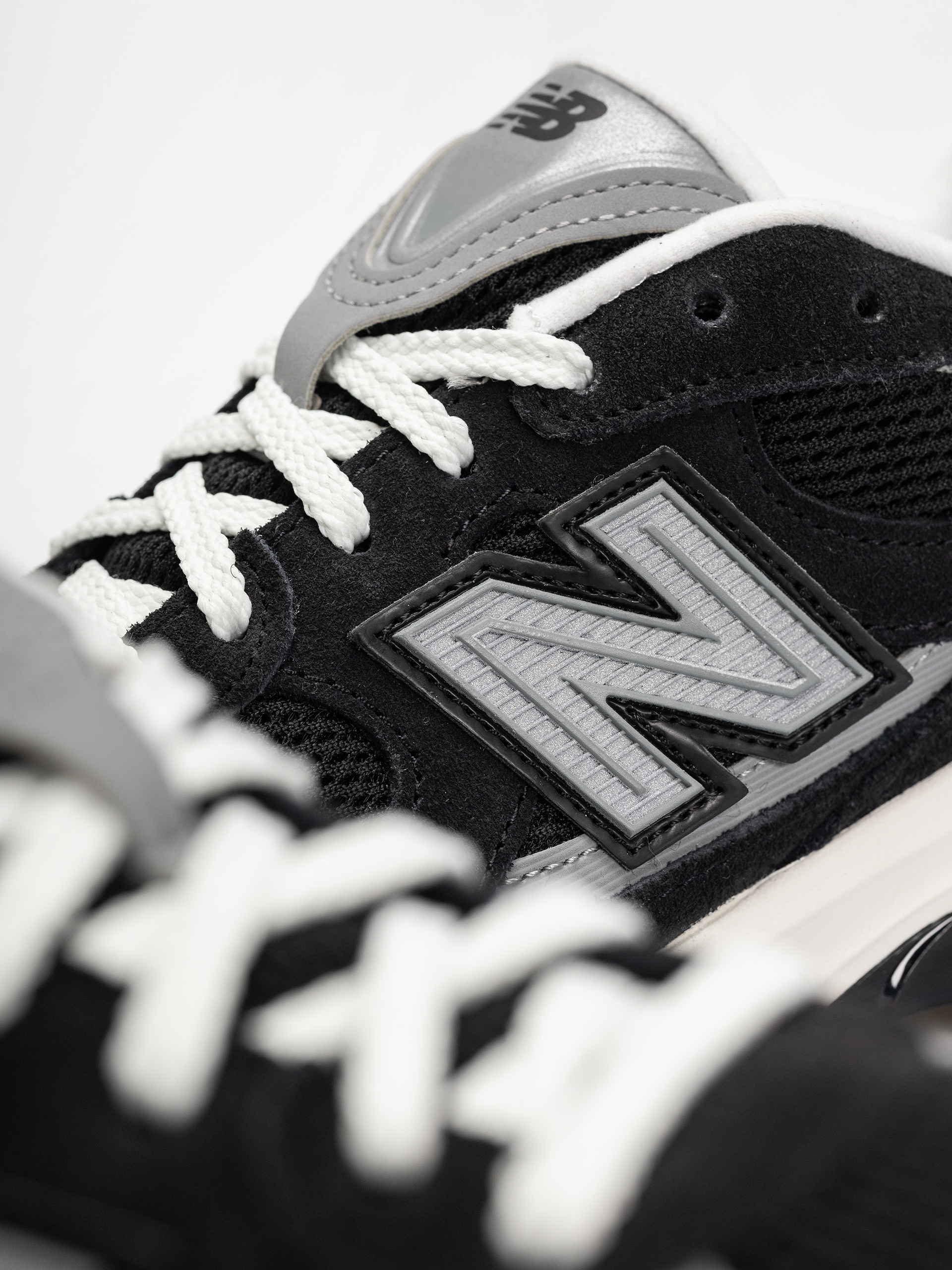Обувки New Balance 2010 (black/shadow grey/sea salt)