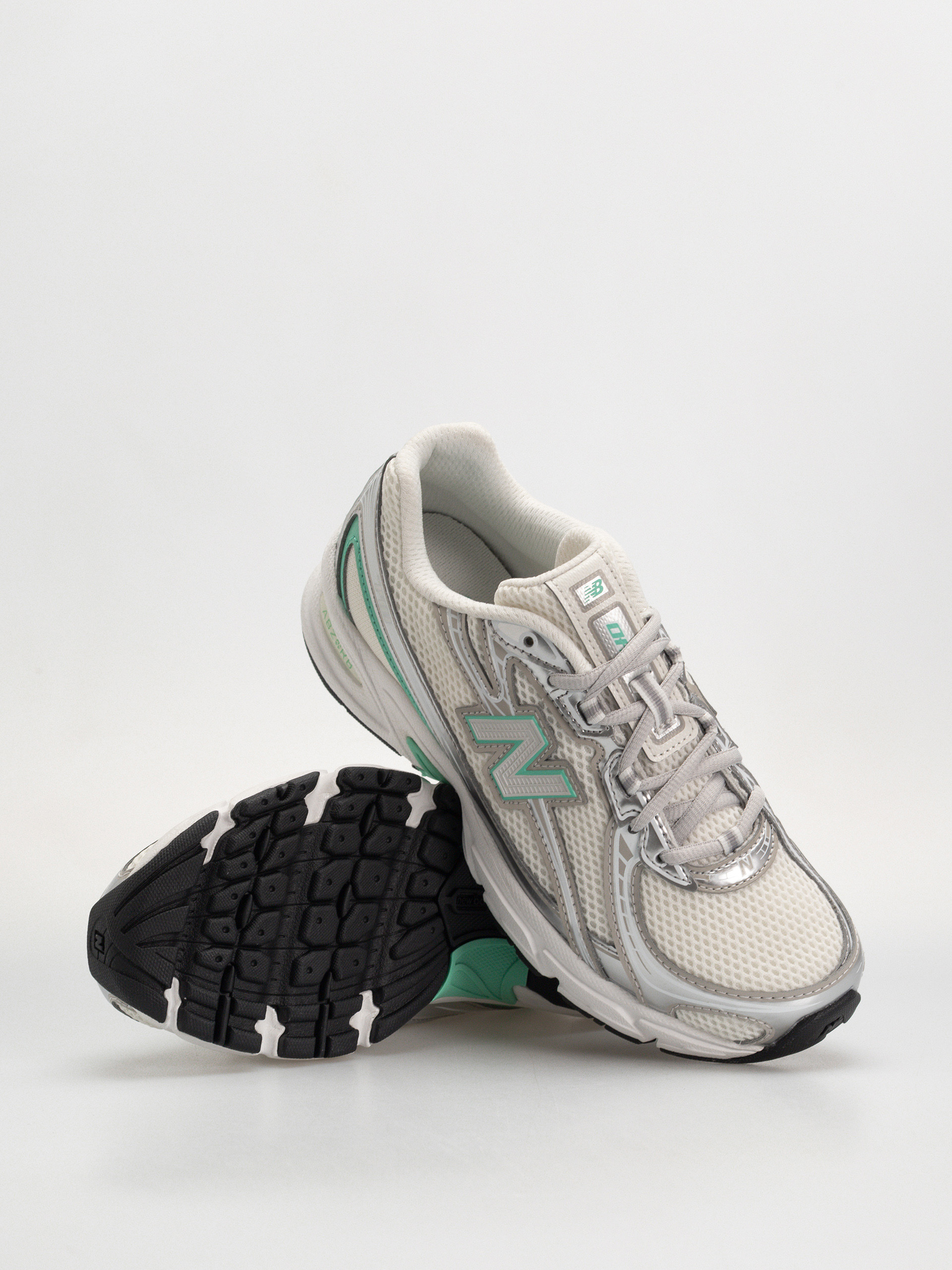 Обувки New Balance 740 JR (silver metallic/deep end)