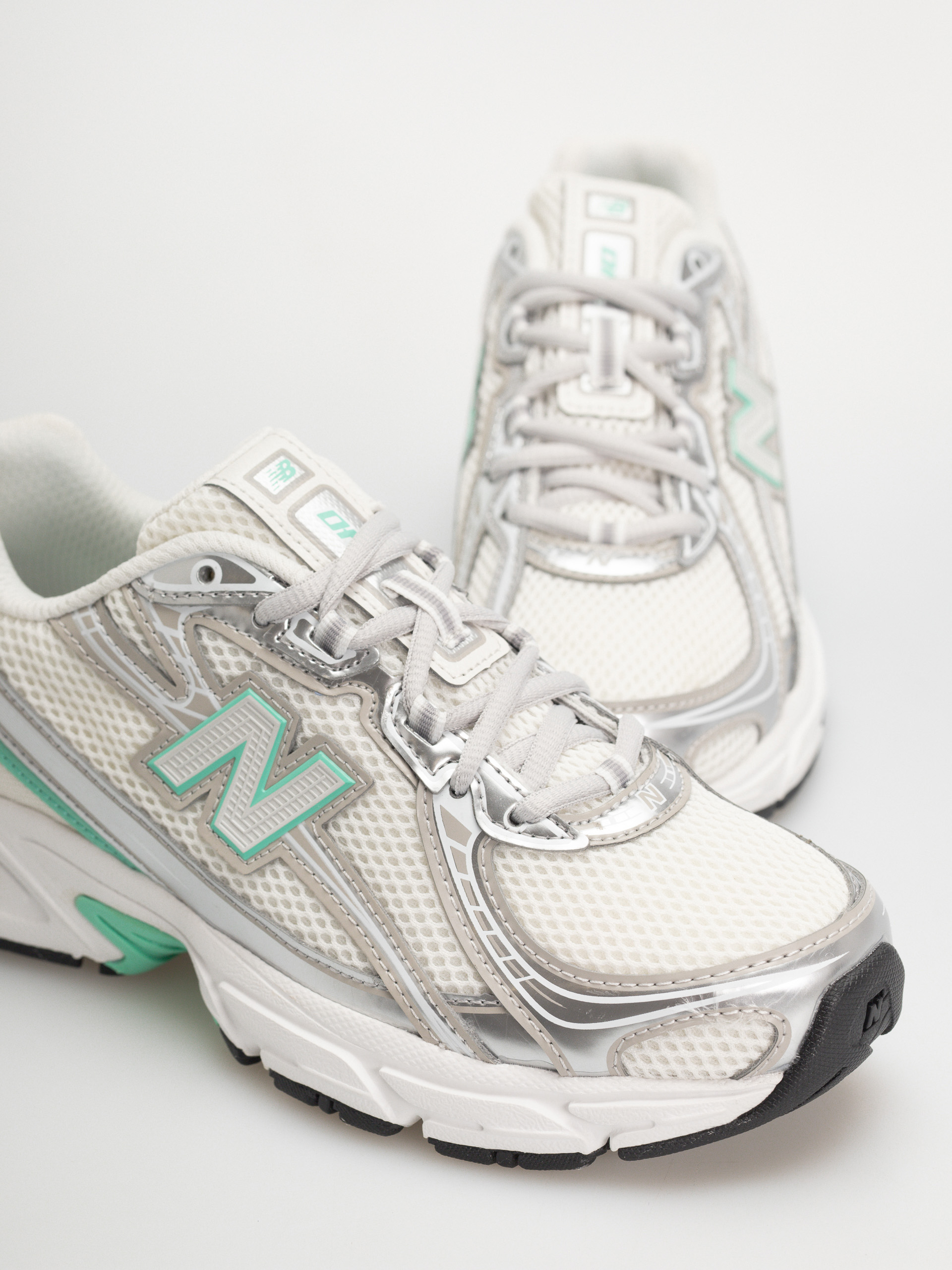 Обувки New Balance 740 JR (silver metallic/deep end)