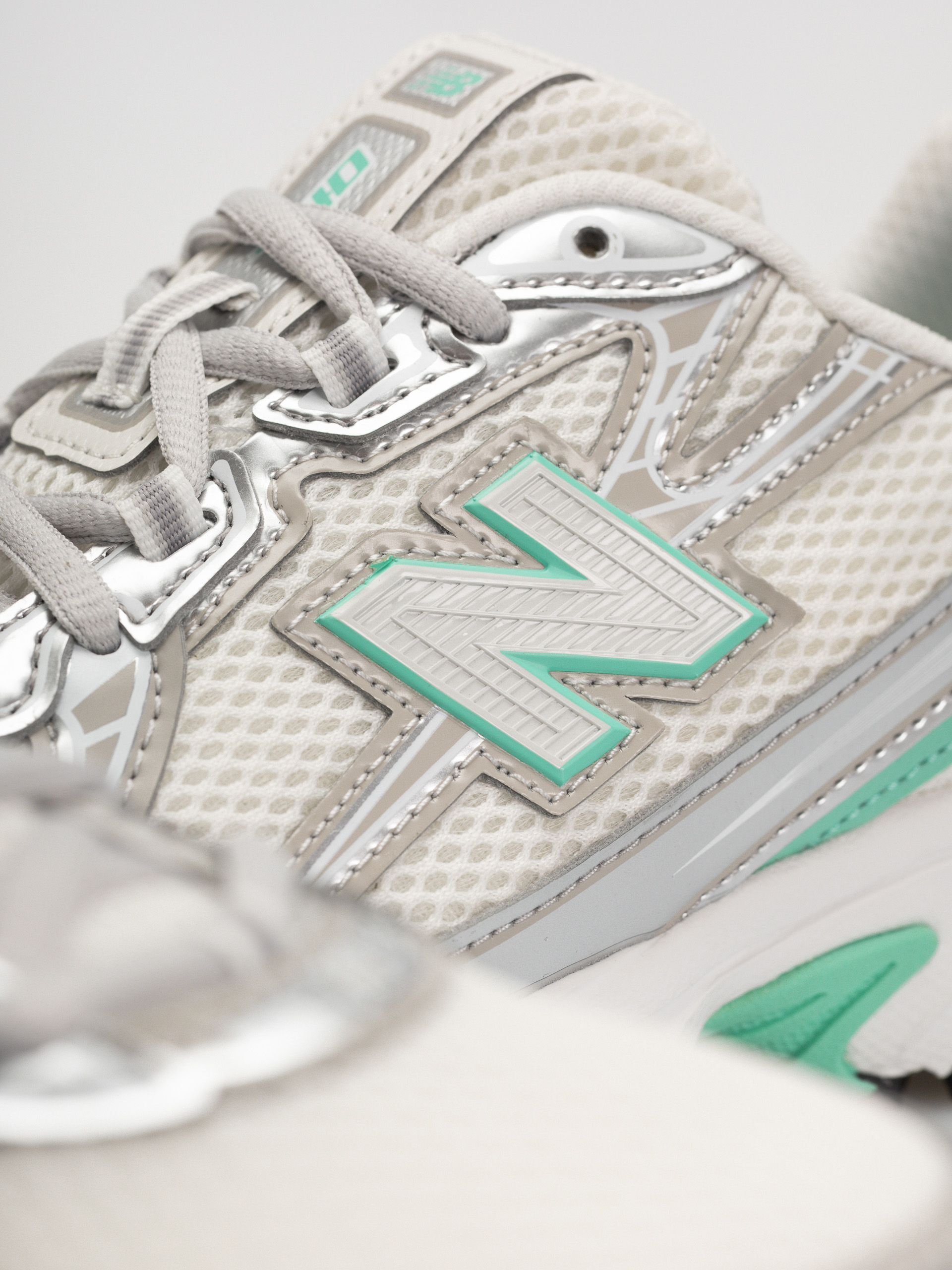 Обувки New Balance 740 JR (silver metallic/deep end)