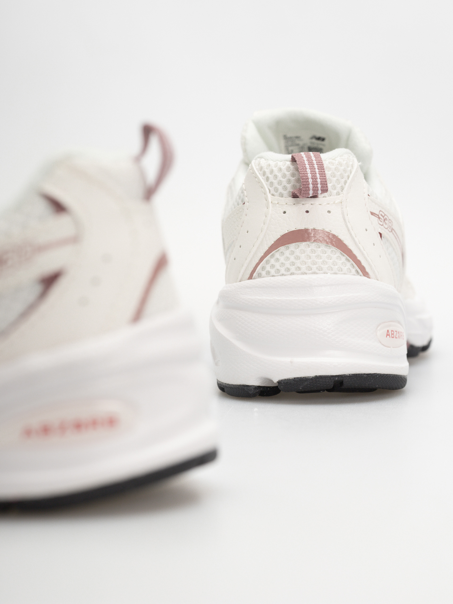 Обувки New Balance 530 JR (sea salt/rosewood)