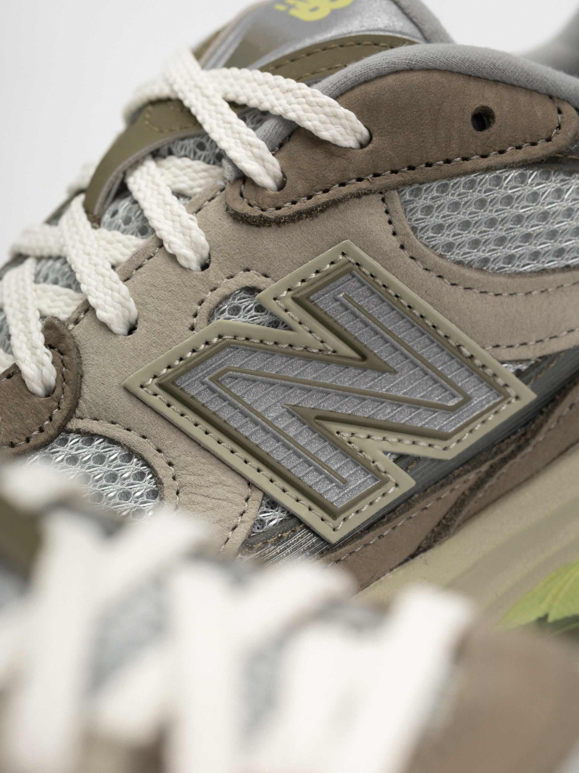 Обувки New Balance 2010 (covert green/dry lime/lone star grey)