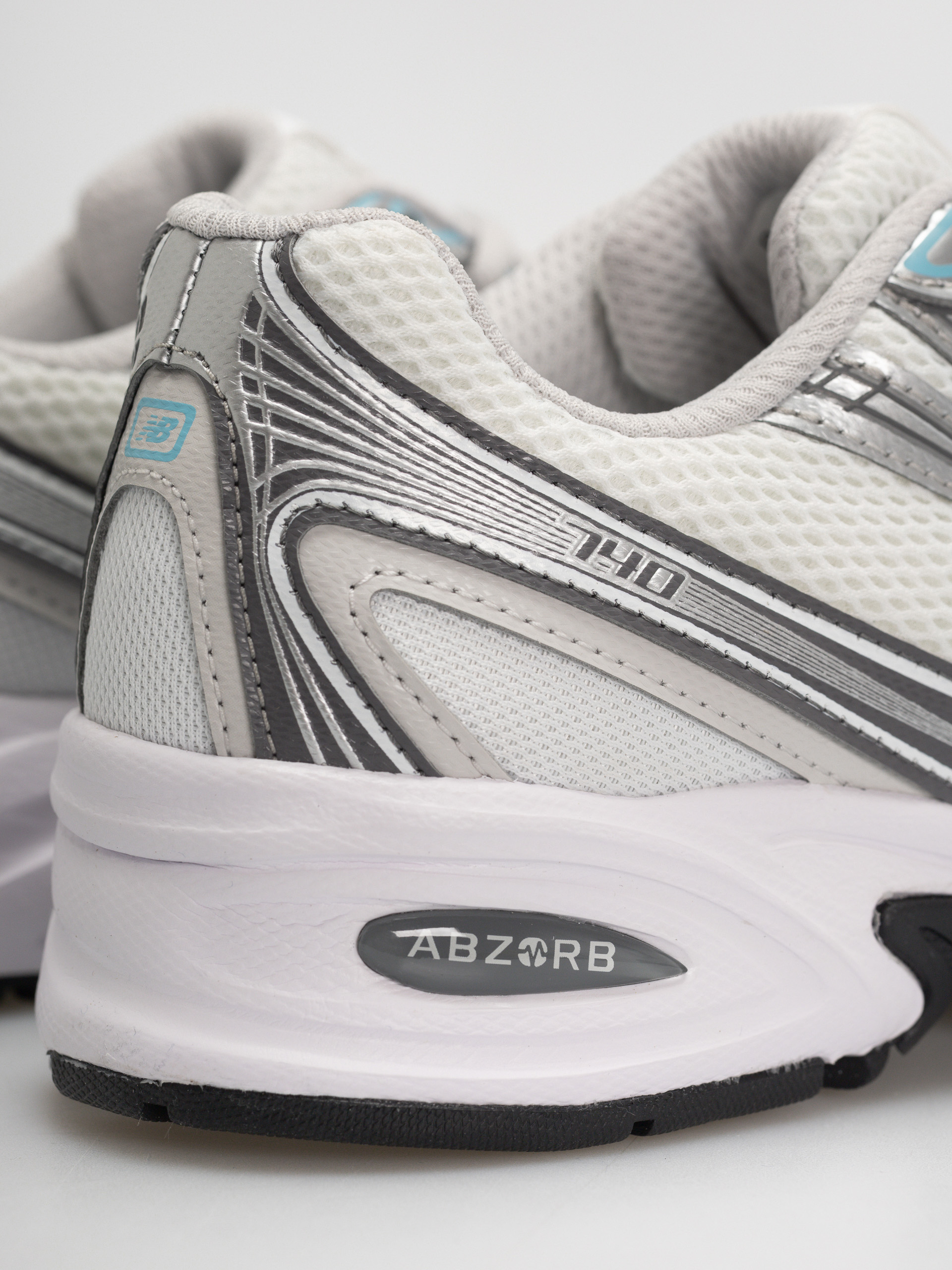 Обувки New Balance 740 (103 white/castlerock)