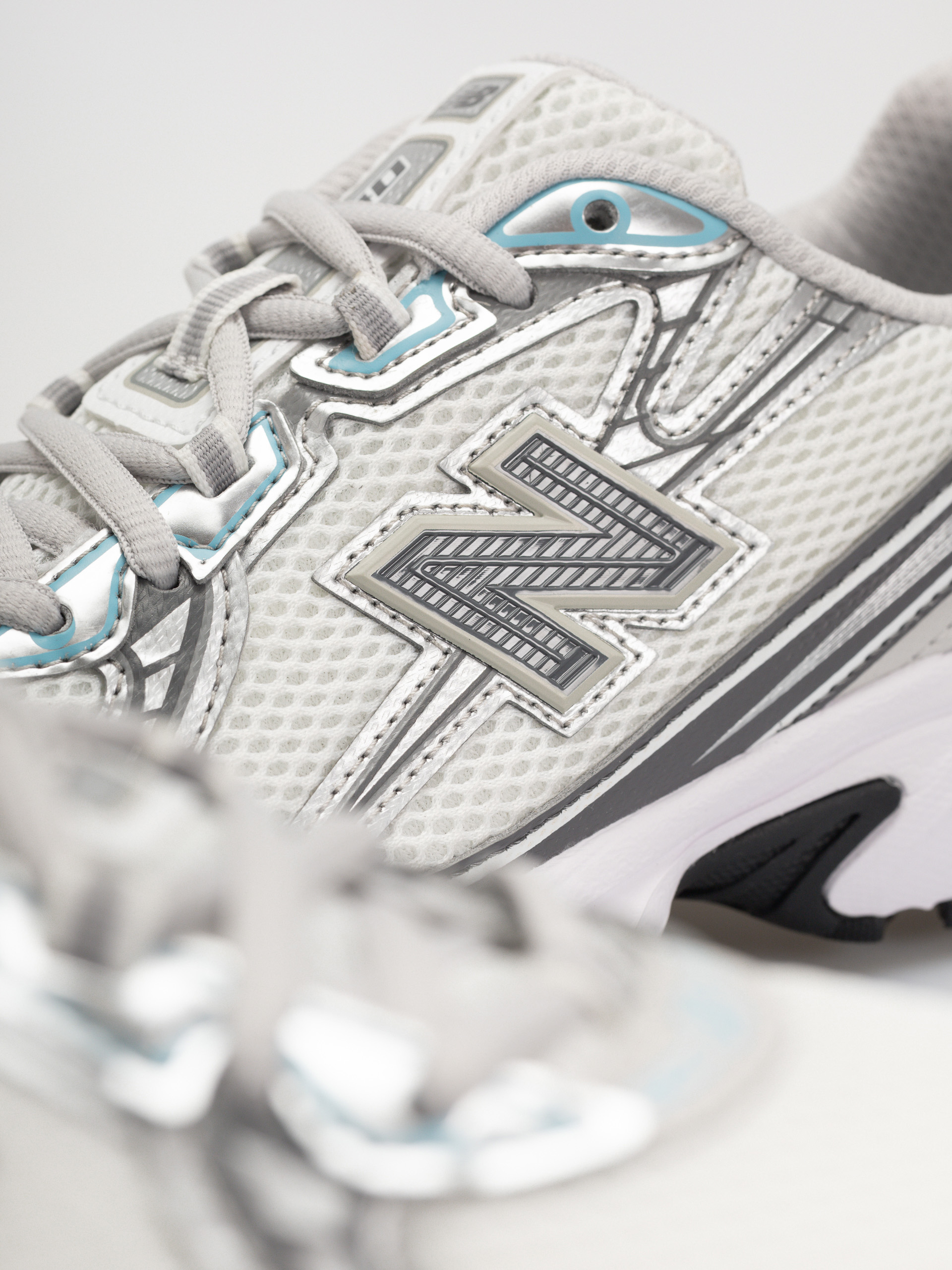 Обувки New Balance 740 (103 white/castlerock)