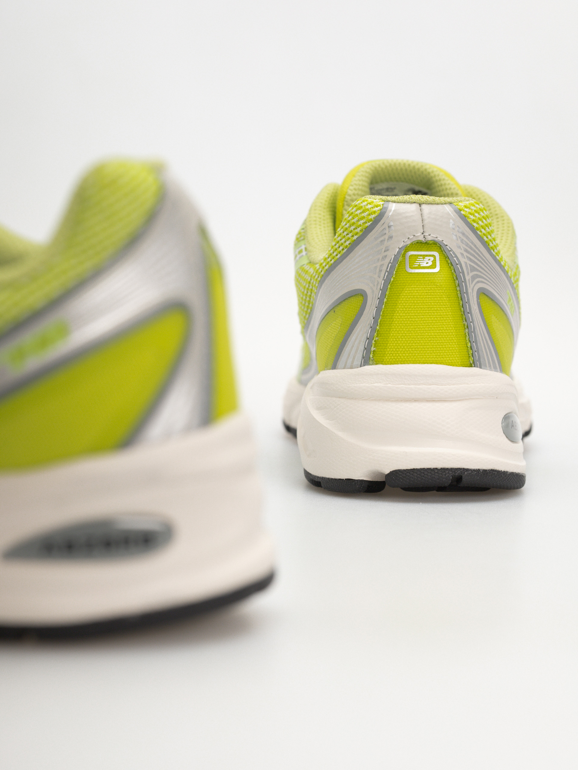 Обувки New Balance 740 (timberwolf/afterglow)