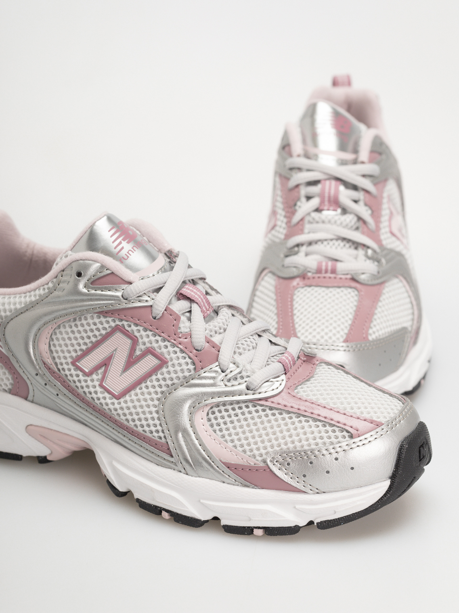 Обувки New Balance 530 (silver metallic/rosewood)