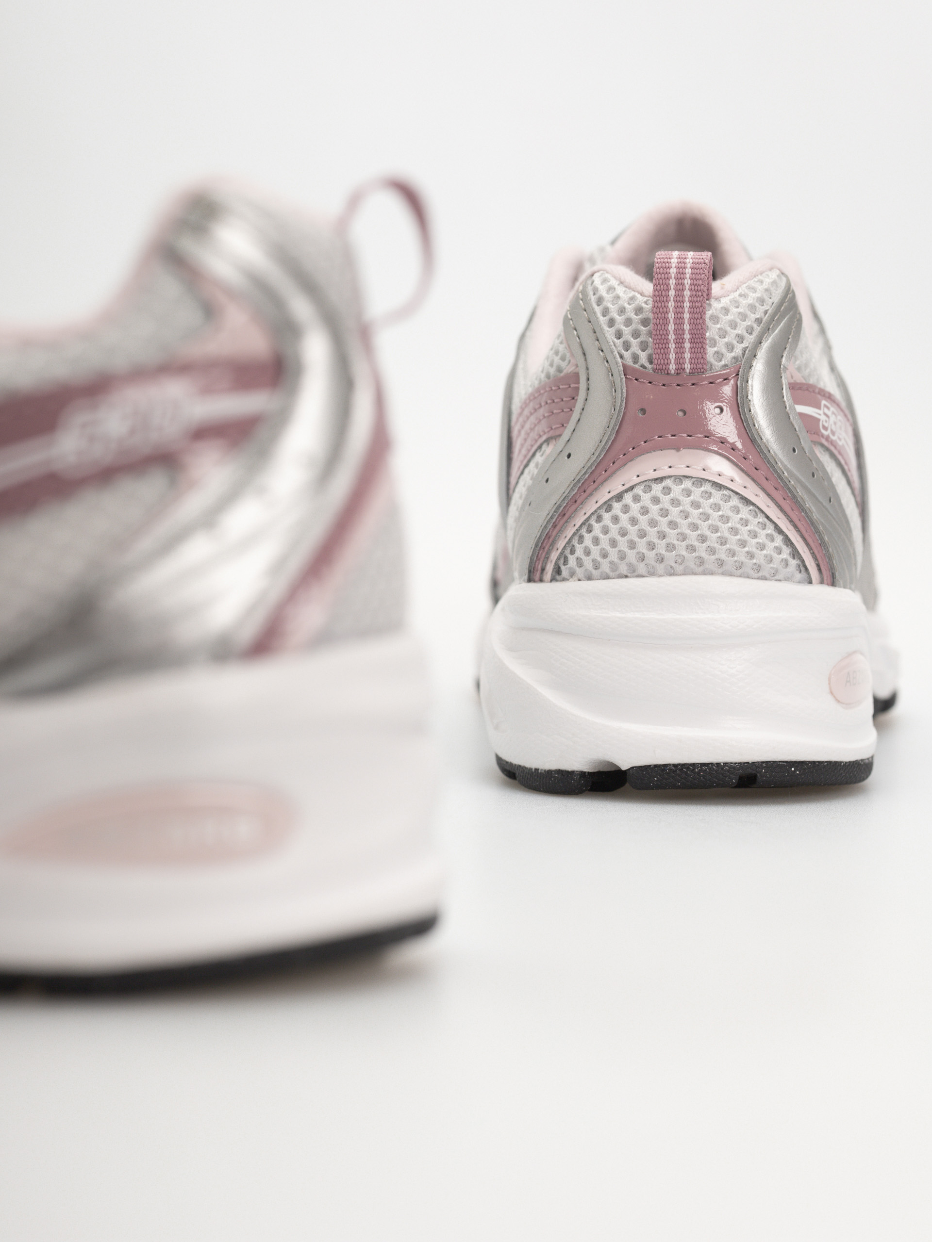 Обувки New Balance 530 (silver metallic/rosewood)