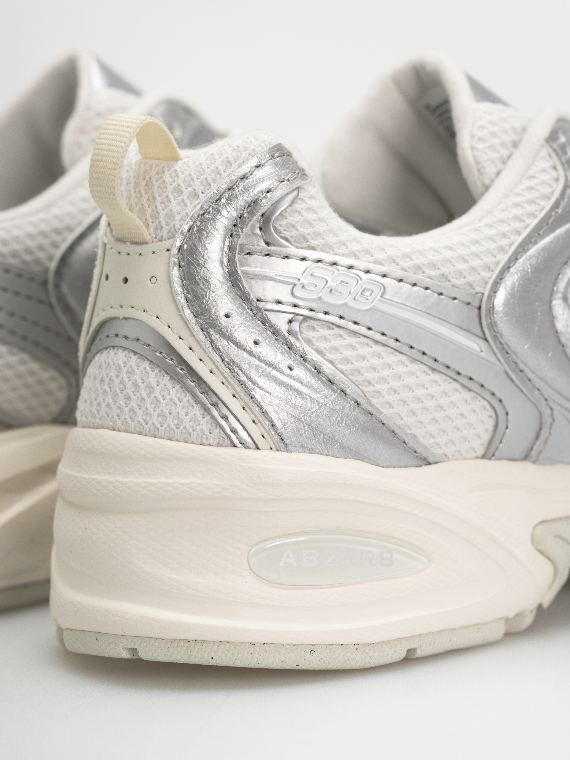 Обувки New Balance 530 (silver metallic/reflection)