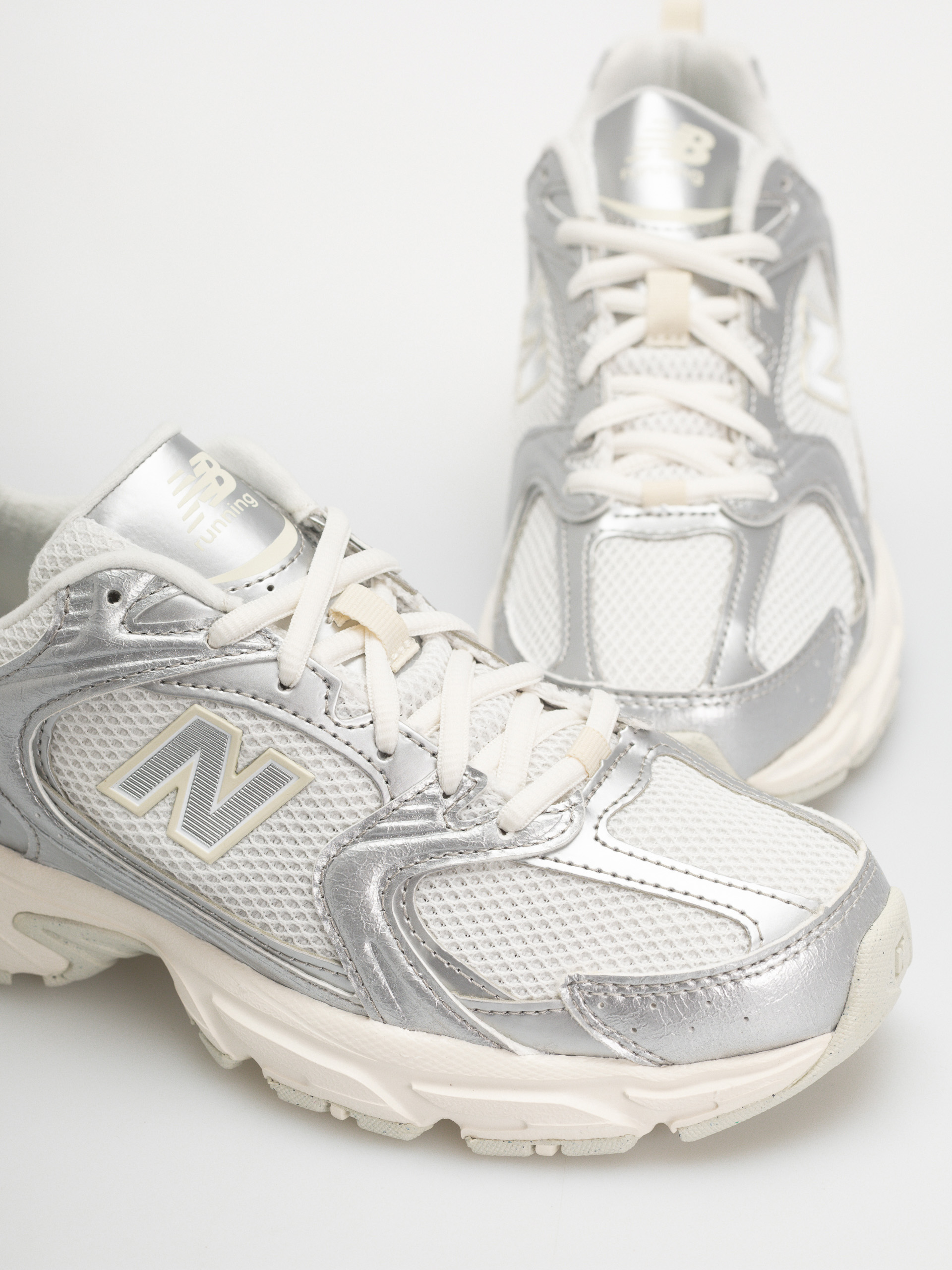 Обувки New Balance 530 (silver metallic/reflection)